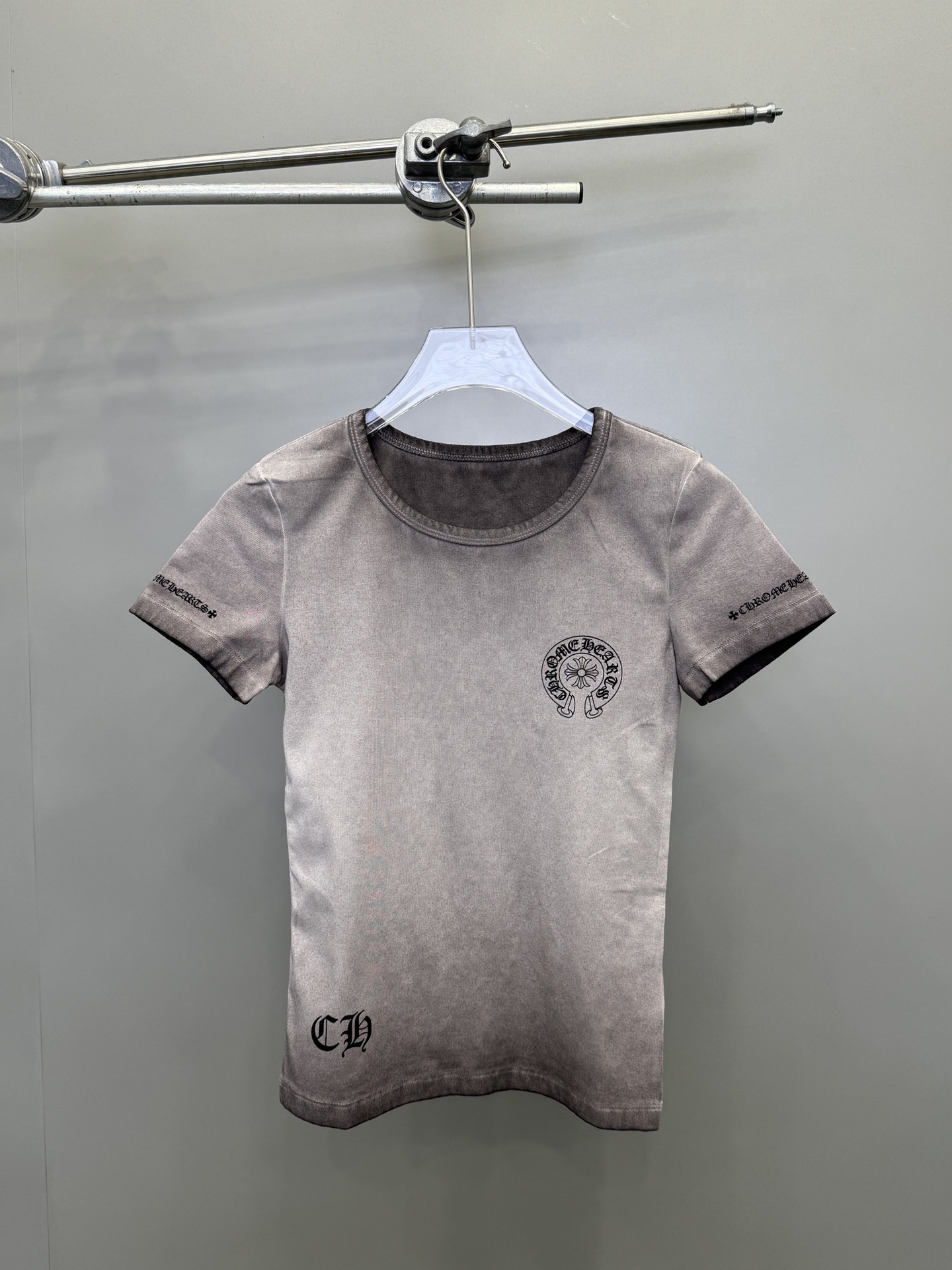  🆕克罗心✝️｜新款洗水小版上衣，面料95%棉，5%氨纶，柔软透气上身舒适，修身显瘦，胸前经典印花log