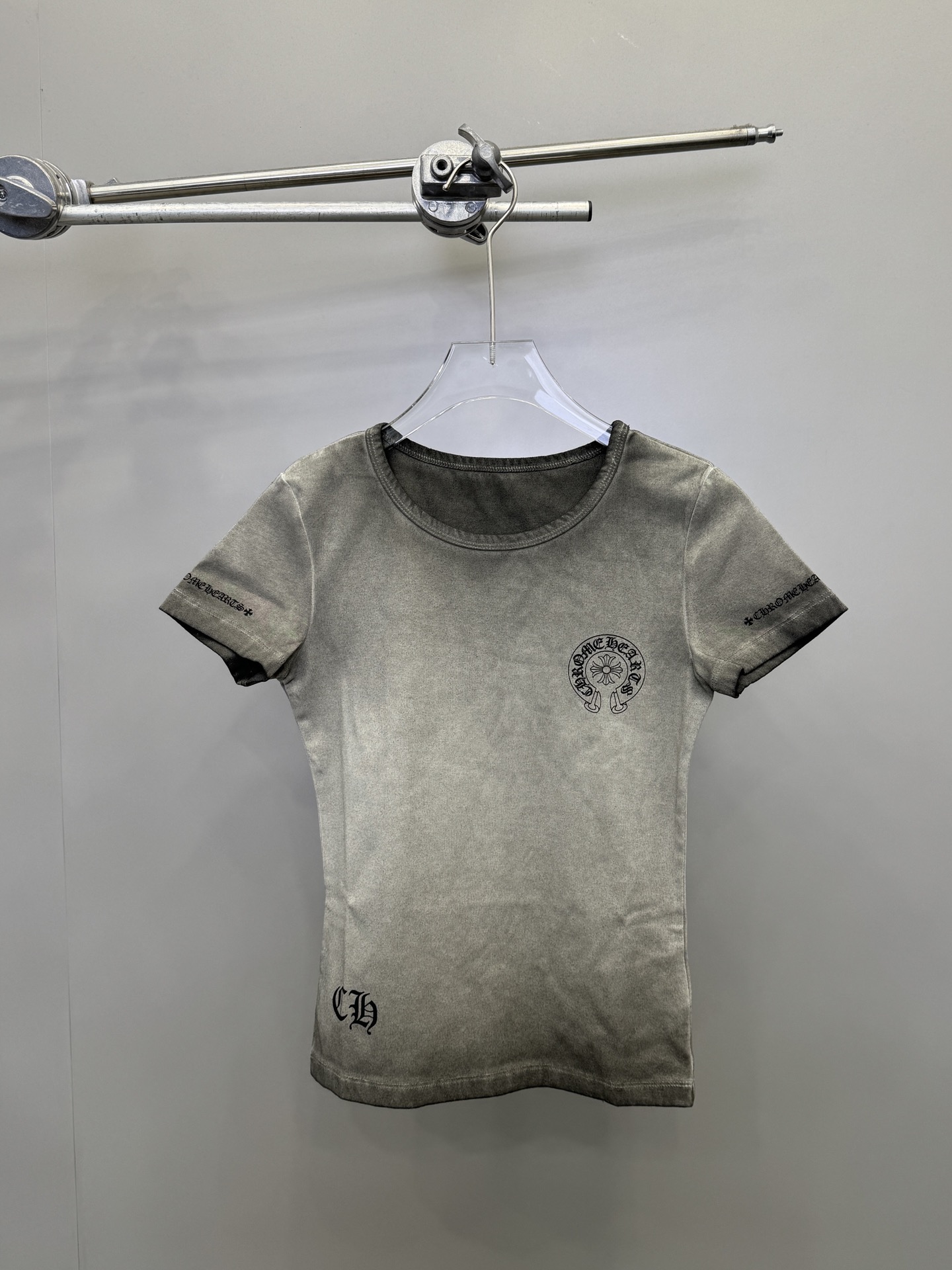  🆕克罗心✝️｜新款洗水小版上衣，面料95%棉，5%氨纶，柔软透气上身舒适，修身显瘦，胸前经典印花log