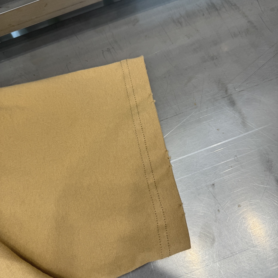  🆕P家｜新款洗水短袖，百分百棉💯简单时尚不挑人，宽松廓形，通勤休闲内搭皆可，尺码SML