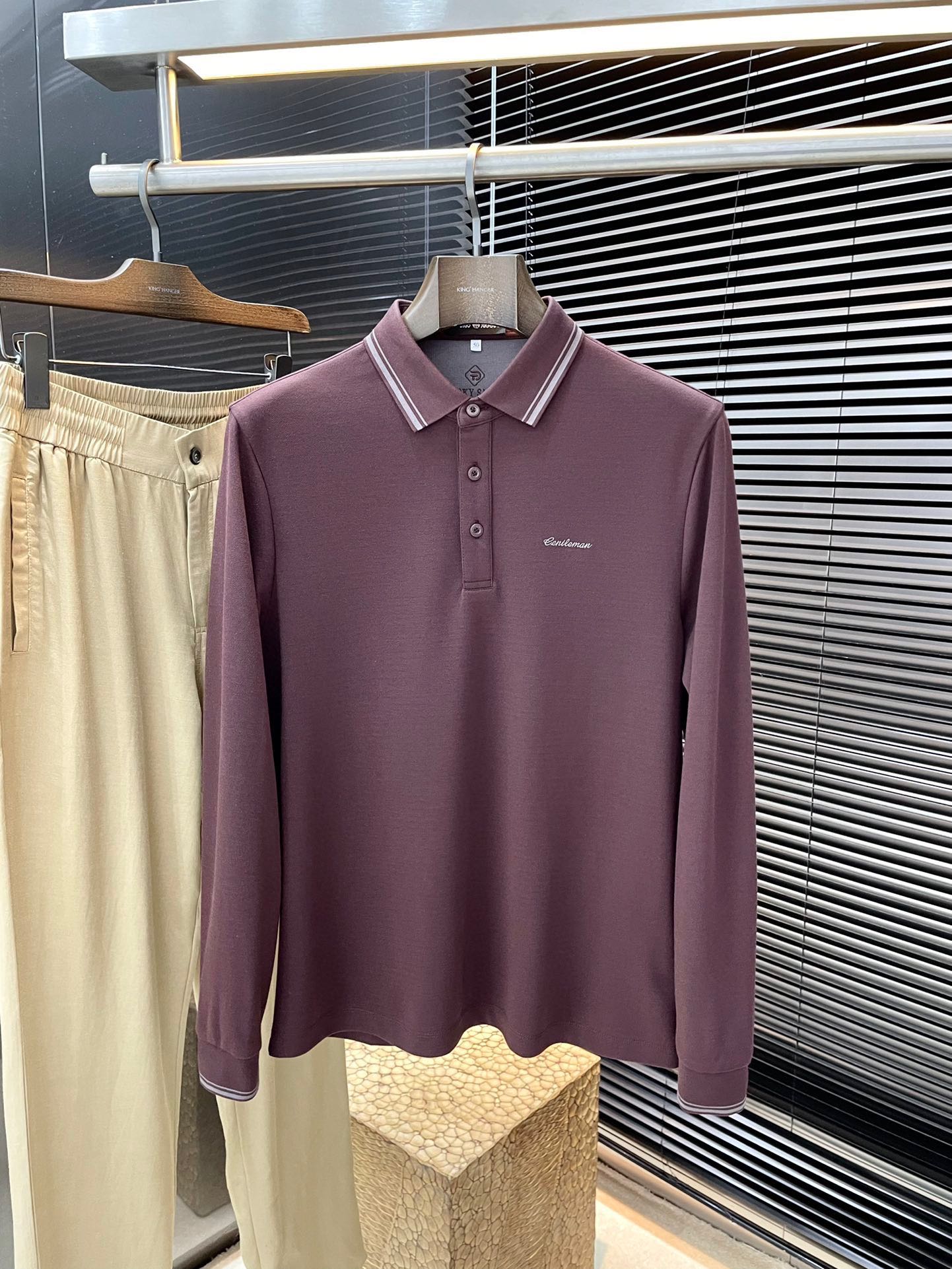 NO:122755,EmporioArmin- (Armani) The latest POLO long-sleeved spring 2025, using the latest custom cashmere mulberry silk recycled fiber blended material. It feels soft and the ingredients are soft and comfortable. Classic design style. Special customization. Simple cutting and splicing reflects the extraordinary craftsmanship of workers and is full of high-end fashion!  The style is quite good and casual and versatile. Size M-3XL is shipped the next day, Armani, alexander wang19860909EmporioArmin-（阿玛尼） 2025春季最新款POLO长袖,采用最新定制山羊绒桑蚕丝再生素纤维混纺材质面料 手感柔软、成分柔软舒适 经典设计风格 特殊定制 简单的裁剪方式拼接,体现出工人不凡的工艺,高端时尚感十足！版型相当赞休闲百搭款.尺码M-3XL 隔天出货,,armani,alexander wang,Men's clothing