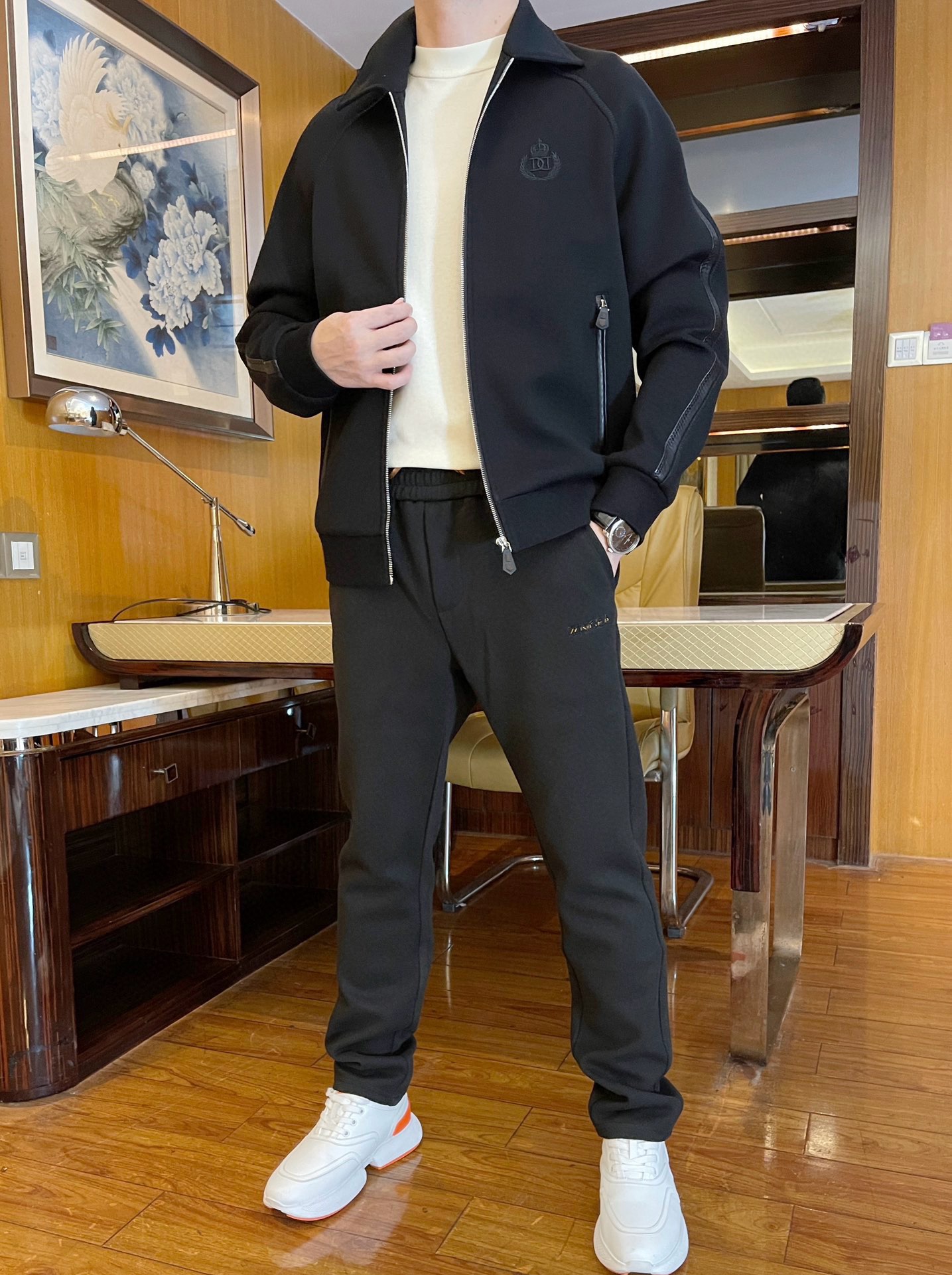 NO:122525,Dolce & Gabbana - the latest jackets for 2025 counters are shipped, and the most popular items for European and American counters!  Selected Italian imported Tianshi cotton   recycled fiber fabrics with the latest design, the crown English logo on the chest and the custom zipper are full of charm. You deserve it. Size: 48-56 (model 173/130 wears 48 sizes, with Hong Kong Lane Crawford gift box packaging), Dolce&Gabbana, jackets & coats, alexander wang19860909杜嘉班纳--2025专柜最新款外套出货 欧美专柜热销单品！精选意大利进口天丝棉 再生纤维面料搭配最新的设计,胸前的皇冠英文标志和定制拉链韵味十足 您值得拥有.尺码:48-56（模特173/130穿48码,配香港连卡佛礼盒包装）,,Dolce&Gabbana,jackets & coats,alexander wang,Men's clothing