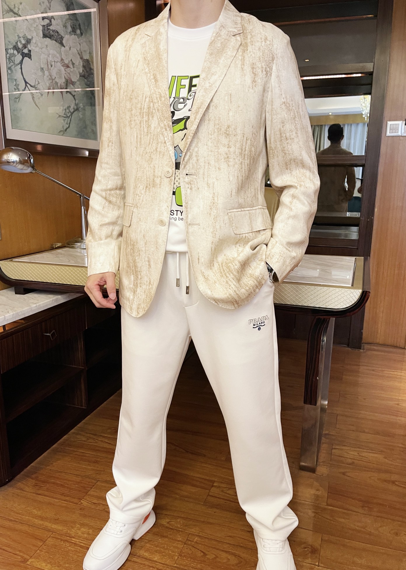 NO:122528,Jenya-2025 counter latest hit list, hot-selling items in European and American counters!  Selected custom fabrics imported from Italy and a fashionable and slim design, which show the charm of the upper body effect. Size 48-56 (model 173/130 wears 48, with Hong Kong Lane Crawford boutique gift box packaging), zegna, alexander wang19860909杰尼亚-2025专柜最新爆款单西 欧美专柜热销单品！精选意大利进口定制面料搭配时尚修身的设计,相当彰显韵味上身效果不用多说.尺码48-56码（模特173/130穿48,配香港连卡佛精品礼盒包装）,,zegna,alexander wang,Men's clothing