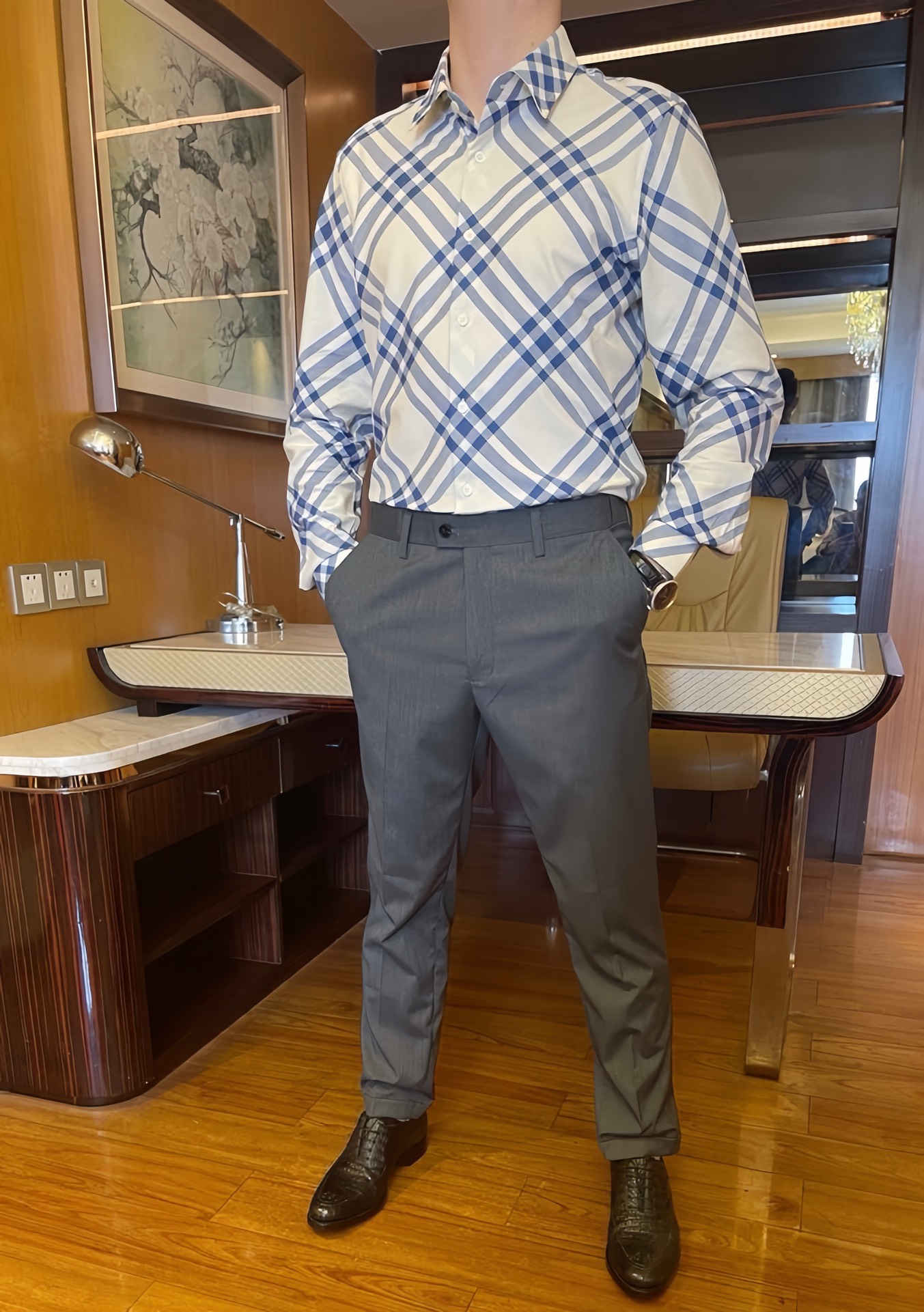 NO:122531,Burberry-2025 counter latest (original standard) shirt shipment, European and American counters are on sale simultaneously!  Selected Italian custom-made cotton fabrics with the latest contrasting color large plaid design, simple and elegant, and are very suitable for business and casual. Number of codes 48-56 (model 173/130 wears 48 sizes, with Hong Kong Lane Crawford gift box packaging), alexander wang19860909博柏利-2025专柜最新（原标）衬衣出货 欧美专柜同步发售！精选意大利定制精棉面料搭配最新的撞色大格纹设计,简约大方 商务休闲都非常适合.码数48-56（模特173/130穿48码,配香港连卡佛礼盒包装）,,alexander wang,Men's clothing