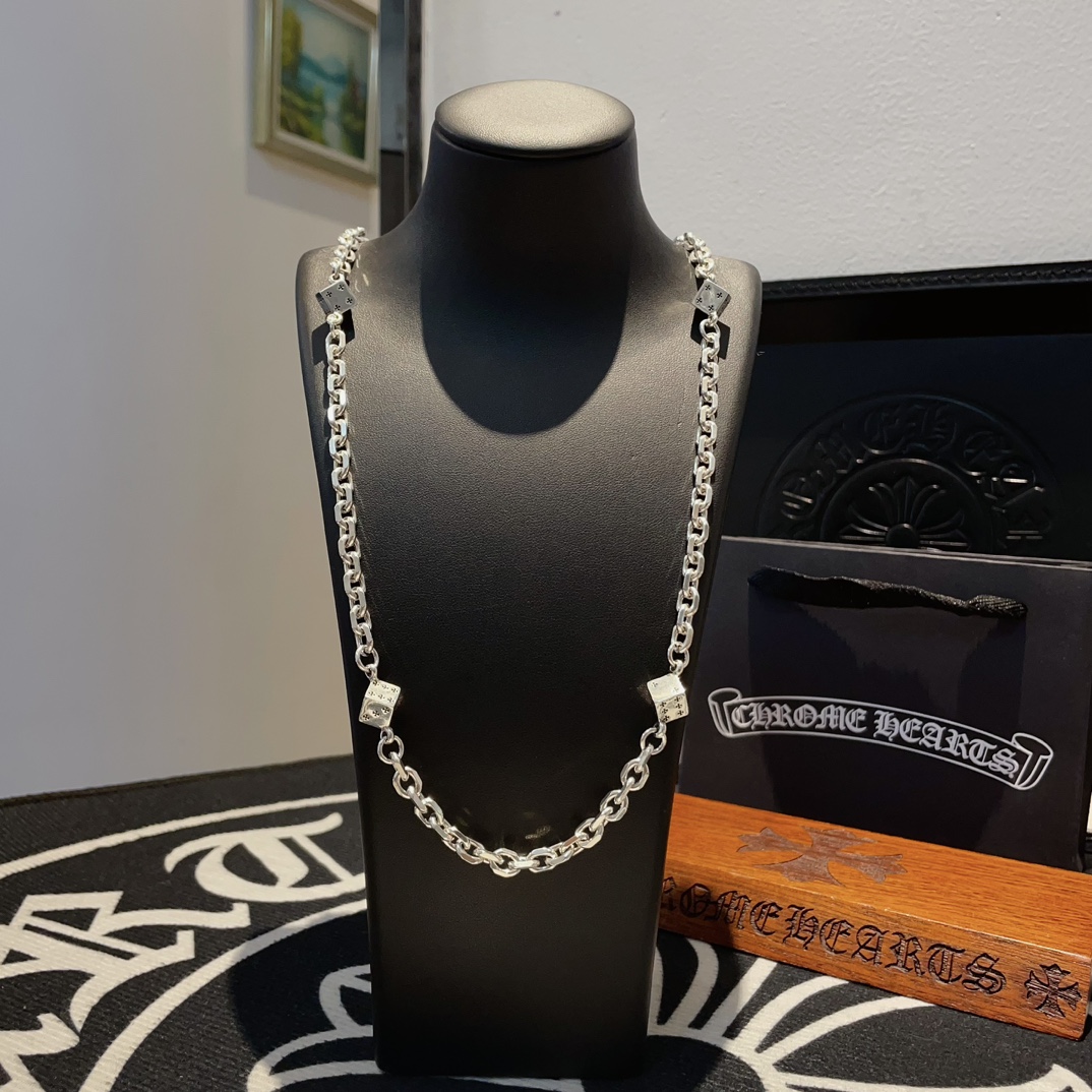 NO:105727,TikTok/Kuaishou/ins/Xiaohongshu/Live Hot, New [Counter Quality] Chrome Hearts Croxin Skull Necklace, different pattern design styles with concave and convex shapes, presenting uniqueness. Cross Scout flowers are Croxin's ambitions, so they last longer. Genuine version of Chrome Hearts Croxin, different from the market, benchmarking the quality of the version, looking at the details of the letter printing, retro, old gray oxygen level. Seiko version!  !  !  Pure handmade ~ Authentic model opening must-have fashion and fashion, both men and women can wear it, same style for couples, original official website, rock punk style silver style, retro elements, trendy and versatile!  , jewelry boutique, chrome hearts, chrome hearts, necklace19860909批 抖音/快手/ins/小红书/直播热门 ,新款【专柜品质】Chrome Hearts克罗心骷髅头项链 ,凹凸造型不同的花纹设计风格 呈现出与众不同 十字架 童军花是克罗心的志 所以更经久不衰 正品打版Chrome Hearts克罗心 区别市场普通轻版 对版对标品质 看字印细节 复古做旧灰氧程度.精工版本！！！ 纯手工打造 ～正品开模潮流时尚必备 男女均可佩戴 情侣同款 官网原版 摇滚朋克泰银风格 复古元素 潮流百搭！,饰品精品,chrome hearts,chrome hearts,necklace,Jewelry