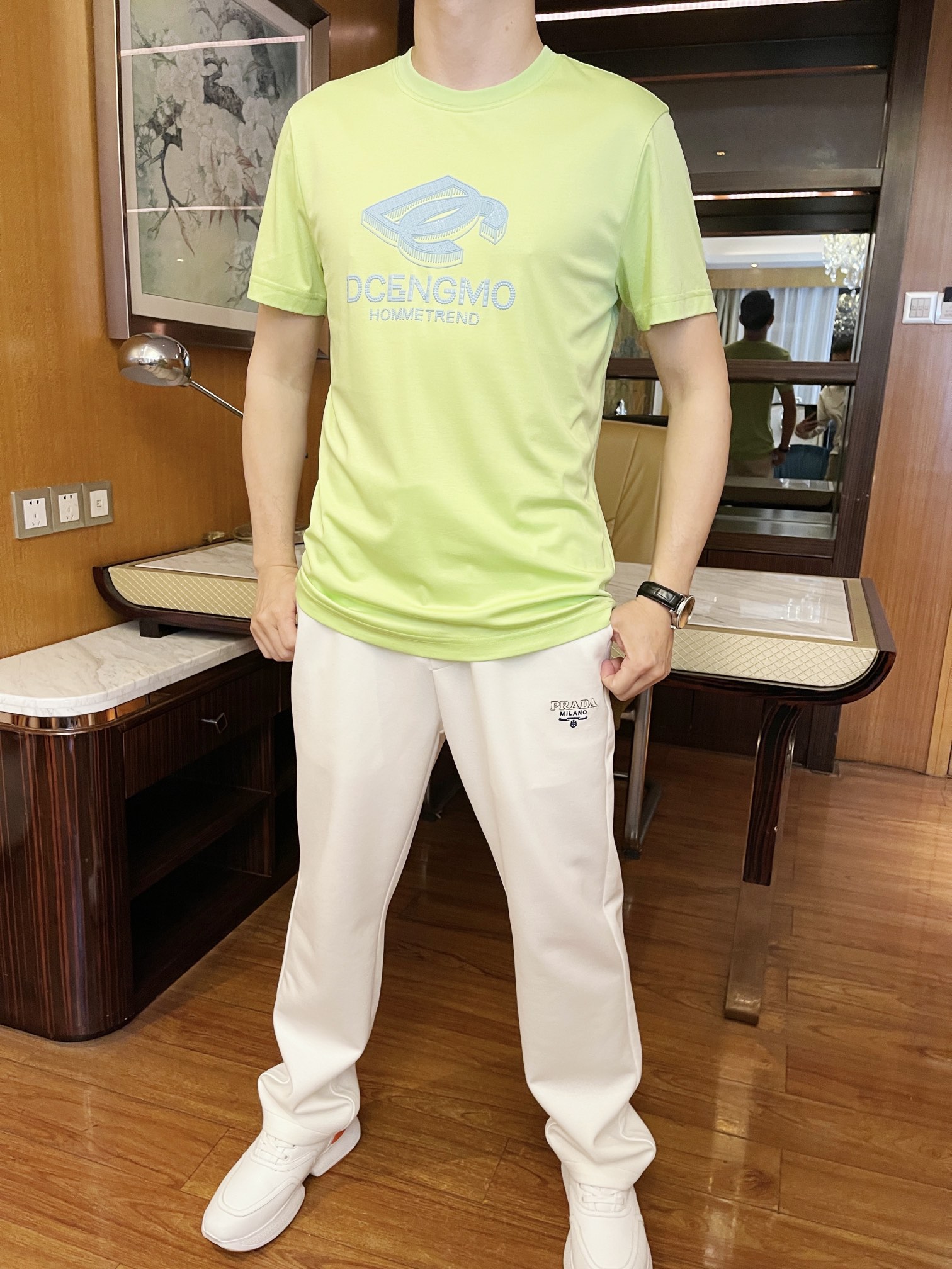 NO:122546,Dolce & Gabbana - the latest hot T-shirts in 2025 counters are shipped, and hot-selling items in European and American counters!  Selected Italian imported mercerized cotton fabrics with the latest designs, the unique brand logo on the chest highlights the fashion, and the upper body effect can be seen. The number of codes is 48-56 (model 173/130 wears 48 with Hong Kong Lane Crawford gift box packaging), Dolce & Gabbana, tees, t-shirt, alexander wang19860909杜嘉班纳-2025专柜最新爆款t恤出货 欧美专柜热销单品！精选意大利进口丝光棉面料搭配最新的设计,胸前的独特品牌logo彰显时尚 上身效果看得见.码数48-56（模特173/130穿48配香港连卡佛礼盒包装）,,Dolce&Gabbana,tees，t-shirt,alexander wang,Men's clothing