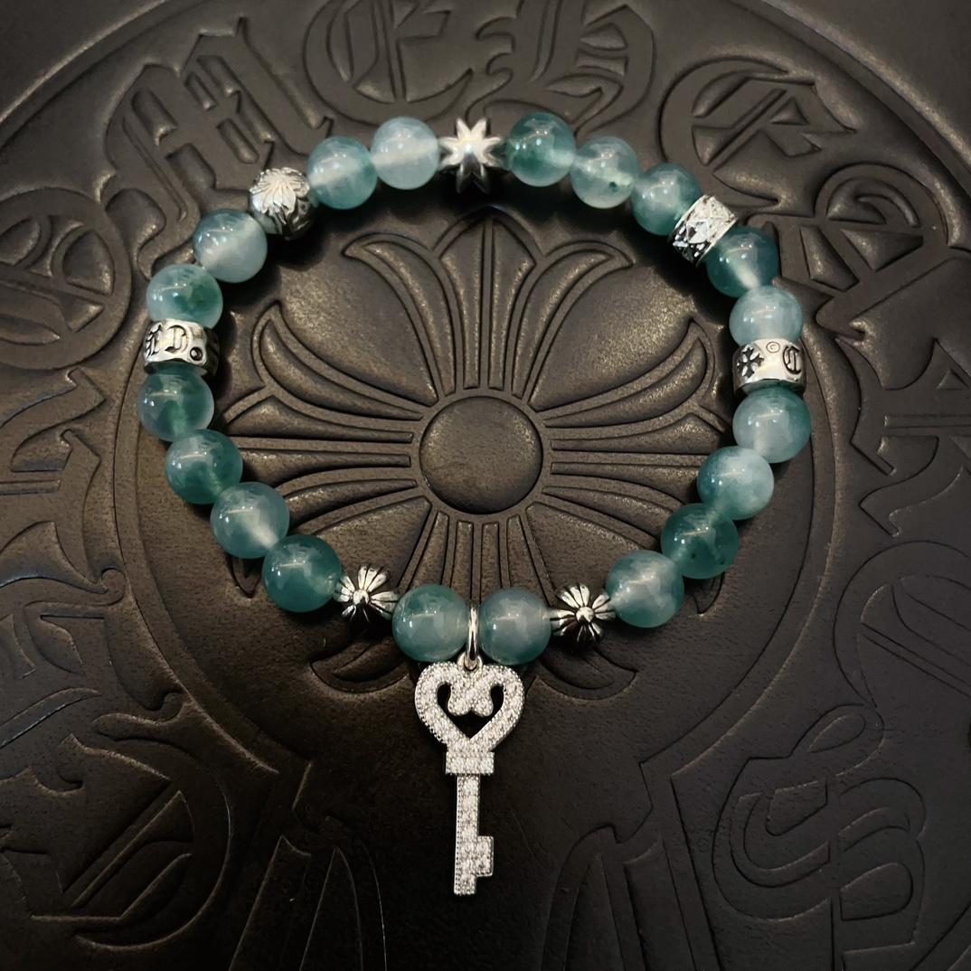 NO:115664,New [Counter Quality] Chrome Hearts Croxin Classic retro multi-element bracelet, bracelet, different pattern design styles with concave and convex shapes, presenting uniqueness. Cross Scout flowers are Croxin's ambitions, so they last longer. Genuine version of Chrome Hearts Croxin, differentiating the market's ordinary light version, matching the quality, looking at the details of the letter printing, retro old gray oxygen level. Seiko version!  !  !  Pure handmade ~ Authentic model opening must-have fashion and fashion, both men and women can wear it, same style for couples, original official website, rock punk style silver style, retro elements, trendy and versatile!  , jewelry boutique, chrome hearts, chrome hearts, bracelet19860909新款【专柜品质】Chrome Hearts克罗心 经典复古多元素手链 手串,凹凸造型不同的花纹设计风格 呈现出与众不同 十字架 童军花是克罗心的志 所以更经久不衰 正品打版Chrome Hearts克罗心 区别市场普通轻版 对版对标品质 看字印细节 复古做旧灰氧程度.精工版本！！！ 纯手工打造 ～正品开模潮流时尚必备 男女均可佩戴 情侣同款 官网原版 摇滚朋克泰银风格 复古元素 潮流百搭！,饰品精品,chrome hearts,chrome hearts,bracelet,Jewelry