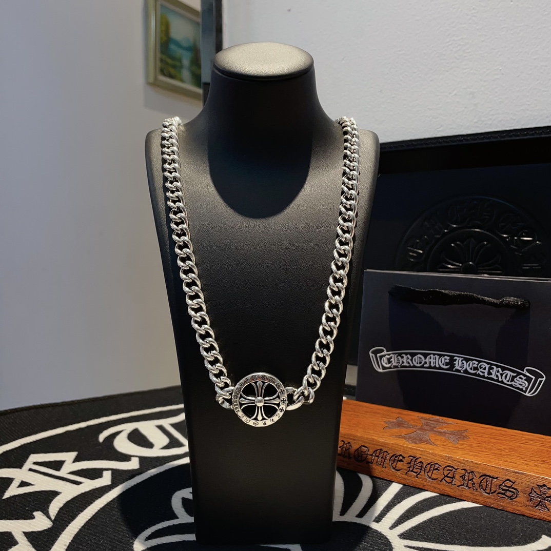 NO:105736,Comment on Douyin/Kuaishou/ins/Xiaohongshu/Live Hot, New [Counter Quality] Chrome Hearts Croxin Cuban Necklace, Cross Ring Pendant, Concave and Convex and Convex Scout Flowers present unique to others Cross Scout Flowers are Croxin's ambitions, so they last longer. Genuine version of Chrome Hearts Croxin, different market light version, benchmark quality, look at the details of the letter printing, retro old gray oxygen level. Seiko version!  !  !  Pure handmade ~ Authentic model opening must-have fashion and fashion, both men and women can wear it, same style for couples, original official website, rock punk style silver style, retro elements, trendy and versatile!  , jewelry boutique, chrome hearts, chrome hearts, necklace19860909批抖音/快手/ins/小红书/直播热门 ,新款【专柜品质】Chrome Hearts克罗心古巴项链 ,十字架圆环吊坠,凹凸造型不同的花纹设计风格 呈现出与众不同 十字架 童军花是克罗心的志 所以更经久不衰 正品打版Chrome Hearts克罗心 区别市场普通轻版 对版对标品质 看字印细节 复古做旧灰氧程度.精工版本！！！ 纯手工打造 ～正品开模潮流时尚必备 男女均可佩戴 情侣同款 官网原版 摇滚朋克泰银风格 复古元素 潮流百搭！,饰品精品,chrome hearts,chrome hearts,necklace,Jewelry
