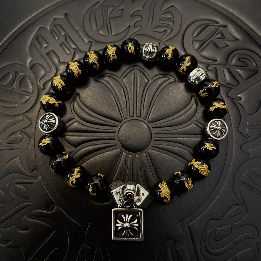 NO:115678,New [Counter Quality] Chrome Hearts Croxin Classic retro multi-element bracelet bracelets, different pattern design styles with different concave and convex shapes present a unique style. Cross Scout flowers are Croxin's ambitions, so they last longer. Genuine version of Chrome Hearts Croxin, differentiating the market's ordinary light version, matching the quality, looking at the details of the letter printing, retro old gray oxygen level. Seiko version!  !  !  Pure handmade ~ Authentic model opening must-have fashion and fashion, both men and women can wear it, same style for couples, original official website, rock punk style silver style, retro elements, trendy and versatile!  , jewelry boutique, chrome hearts, chrome hearts, bracelet19860909新款【专柜品质】Chrome Hearts克罗心 经典复古多元素手链手串,凹凸造型不同的花纹设计风格 呈现出与众不同 十字架 童军花是克罗心的志 所以更经久不衰 正品打版Chrome Hearts克罗心 区别市场普通轻版 对版对标品质 看字印细节 复古做旧灰氧程度.精工版本！！！ 纯手工打造 ～正品开模潮流时尚必备 男女均可佩戴 情侣同款 官网原版 摇滚朋克泰银风格 复古元素 潮流百搭！,饰品精品,chrome hearts,chrome hearts,bracelet,Jewelry