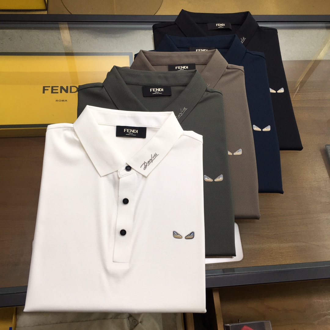 NO:122982,New product [Fend...] High-end Polo 2025SS Spring and Summer New Product Go Fashion and Casual Lapel T-shirt, Selected High-quality Tennis Cool Fabric, Stainless Cutting Process, Exquisite Logo Design Logo on the chest, Customer-supplied hardware and accessories, Simple and easy to match, a must-have item for casual business men!  SizeM-4XL [Please report height and weight by placing an order], fendi,tees,t-shirt,alexander wang19860909新品【Fend...】高端Polo 2025SS春夏新品 Go 时尚休闲翻领T恤,甄选优质天丝凉爽面料,无痕切割工艺,胸前密针精致logo设计标识,客供订织五金辅料,简约易搭配,休闲商务男人必备单品！ SizeM-4XL【下单请报身高体重】,,fendi,tees，t-shirt,alexander wang,Men's clothing