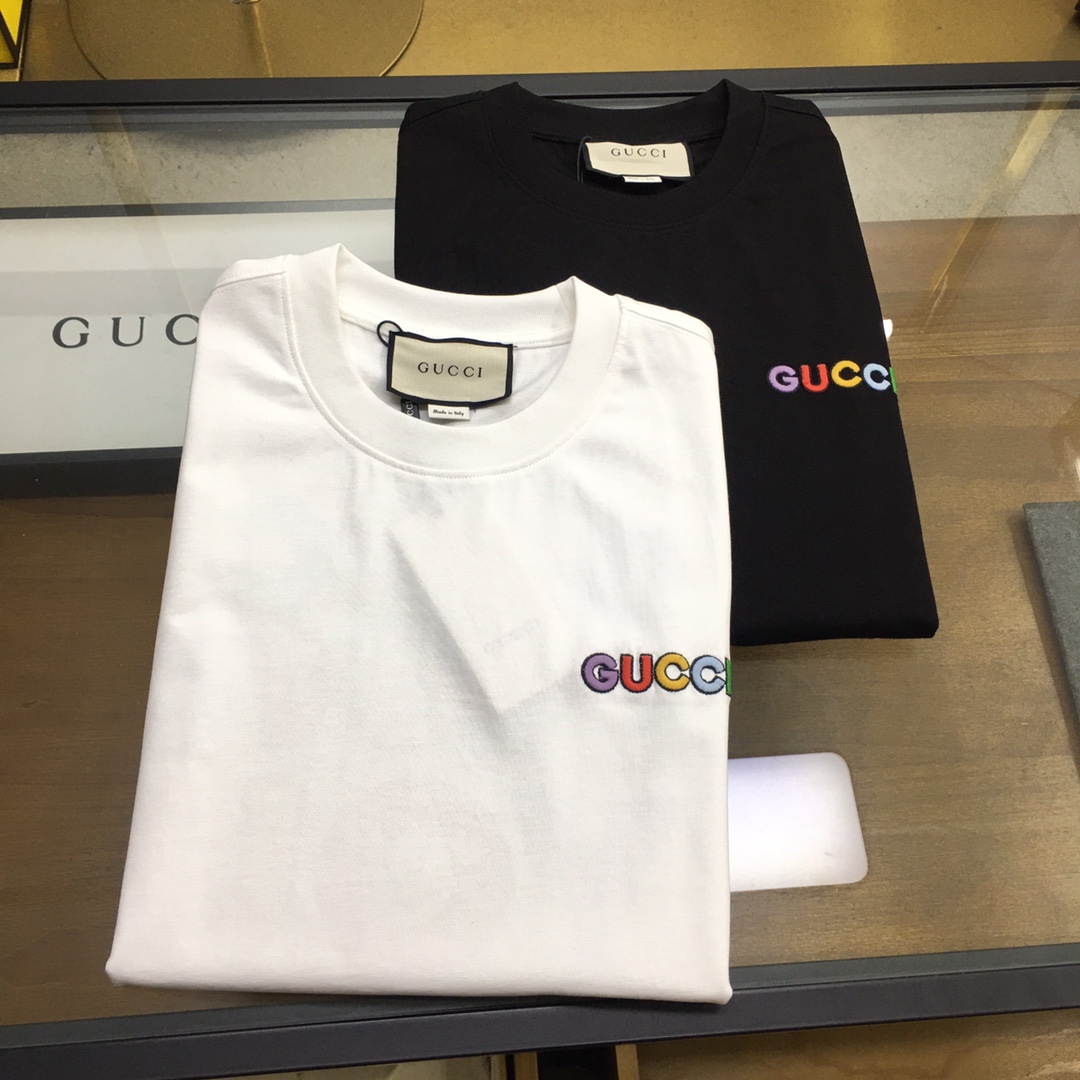 NO:123003,New product [Gu.ci] (XS-XL orders to report height and weight. New short-sleeved round-neck T-shirt in spring and summer. The material is exquisite and the overall design is quite fashionable. Today I recommend his versatile and classic style. The chest brand logo design adopts printed design. Personalized and vivid! The fabric is customized and selected high-quality long velvet cotton raw materials! Skin-friendly and smooth, the upper body is crisp and stylish! Comfort and breathable are perfect! The fabric attributes are both excellent! Size: XS-XL,, T-shirt,tees, t-shirt,alexander wang19860909新品【Gu.ci】（XS-XL下单报身高体重 25春夏季新款短袖圆领T恤衫 材质讲究整体的设计颇具时尚感 今天推荐他家百搭经典款 胸前品牌logo设计 采用印花设计 个性生动！面料采用客供定制甄选上等长绒棉花原料！亲肤挺滑手感,上身挺括有型！舒适性与透气性完美兼备！面料属性皆为上乘！ 尺码:XS-XL,,T-shirt,tees，t-shirt,alexander wang,Men's clothing