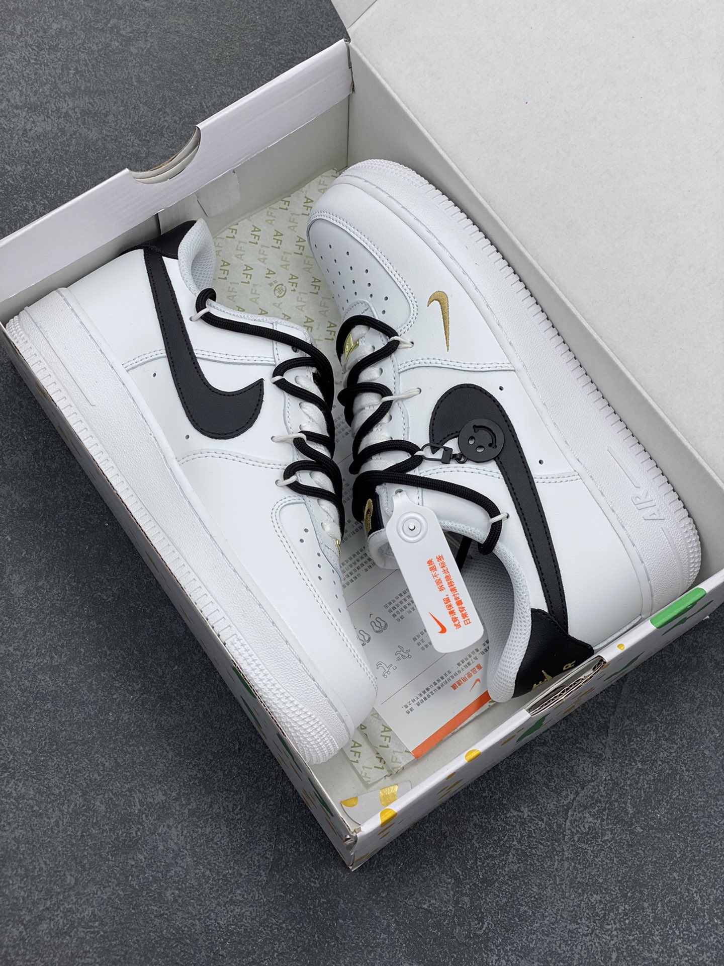 图片[9]-“解构迷你金勾”✨订制空军一号板鞋 该定制版球鞋选用原鞋款为Nike Air Force 1\’07 空军一号低帮休闲板鞋，整体配色以白黑色为主，解构风格， 增加个性的同时提高舒适性。搭配解构风双鞋带，潮流属性爆表！ 货号：CZ0210-102 尺码：36 36.5 37.5 38 38.5 39 40 40.5 41 42 42.5 43 44 44.5 45-选品中心