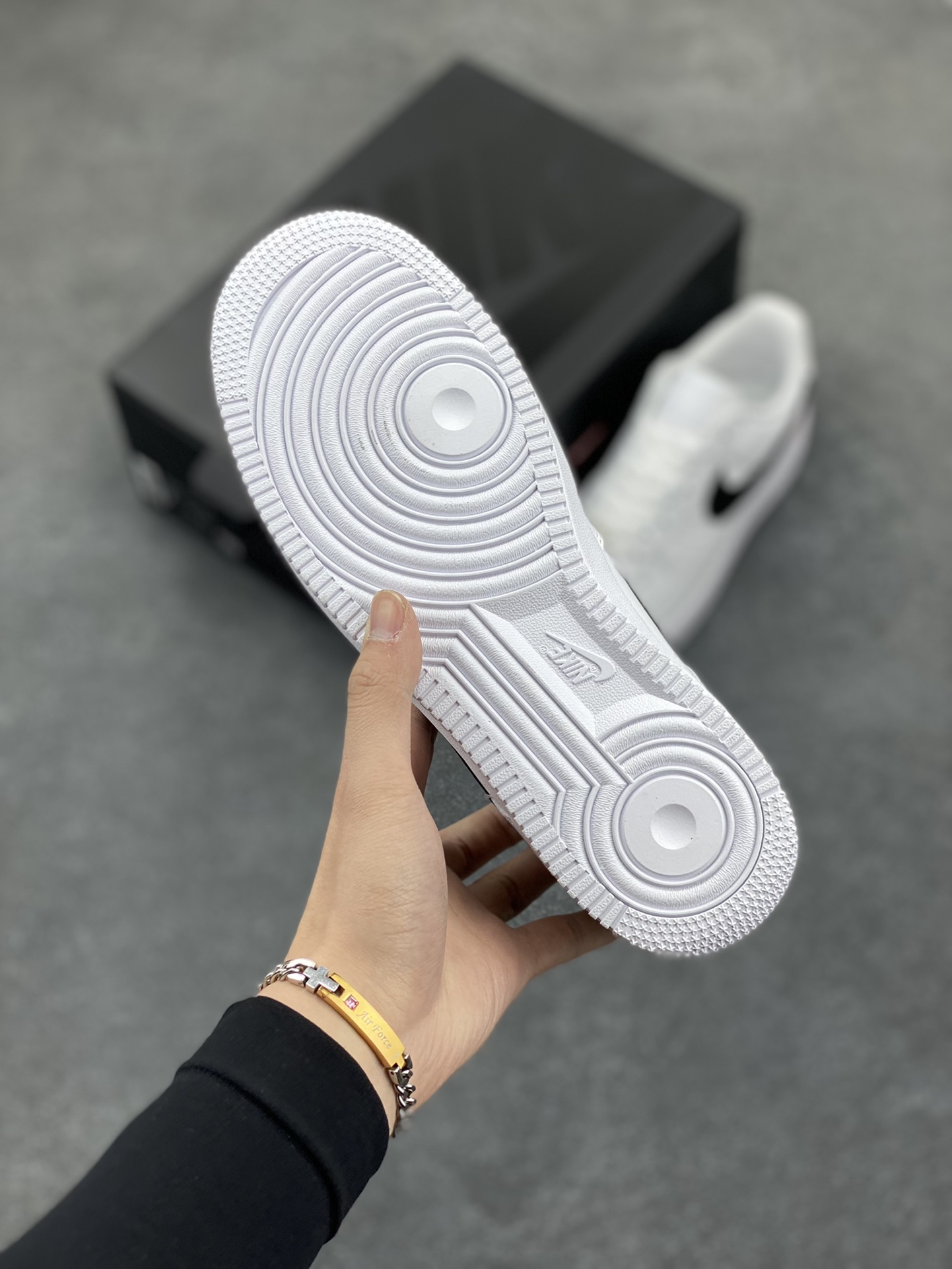 图片[5]-Nike Air Force 1 Low 07 x Supreme 原楦头原纸板 打造纯正低帮空军版型 专注外贸渠道 全掌内置蜂窝气垫 原盒配件 原厂中底钢印、拉帮完美 货号：CU9225-010 尺码：36 36.5 37.5 38 38.5 39 40 40.5 41 42 42.5 43 44 44.5 45 46-选品中心