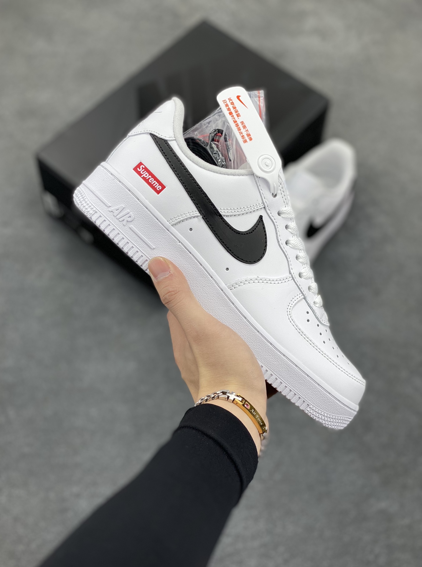 Nike Air Force 1 Low 07 x Supreme 原楦头原纸板 打造纯正低帮空军版型 专注外贸渠道 全掌内置蜂窝气垫 原盒配件 原厂中底钢印、拉帮完美 货号:CU9225-010 尺码:36 36.5 37.5 38 38.5 39 40 40.5 41 42 42.5 43 44 44.5 45 46-选品中心