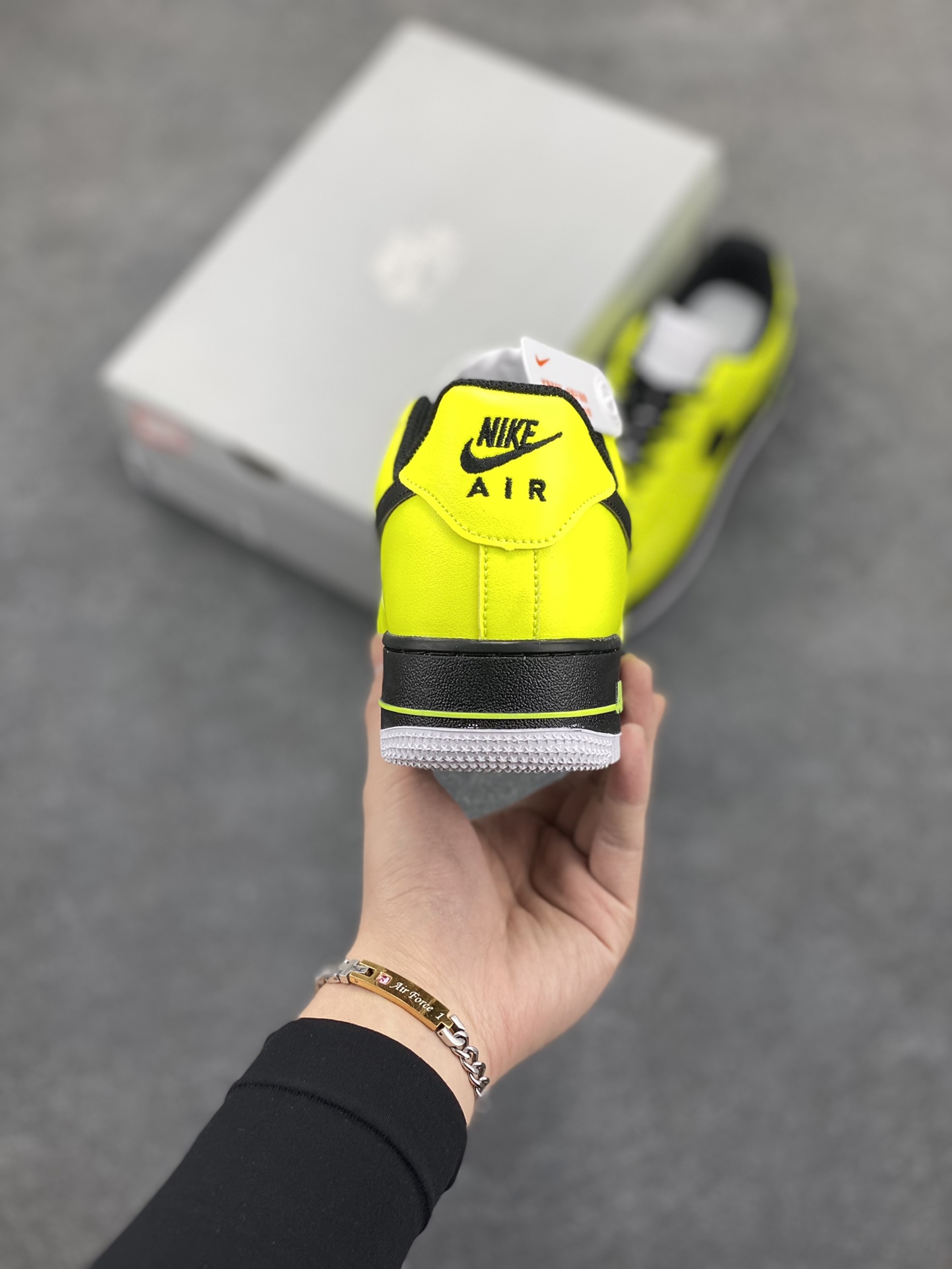 图片[4]-Nike Air Force 1 Low 空军一号低帮百搭休闲运动板鞋。柔软、弹性十足的缓震性能和出色的中底设计，横跨复古与现代的外型结合，造就出风靡全球三十多年的Force 1，直到今天还深受青睐。 货号：CW2288-111 尺码：36 36.5 37.5 38 38.5 39 40 40.5 41 42 42.5 43 44 44.5 45-选品中心
