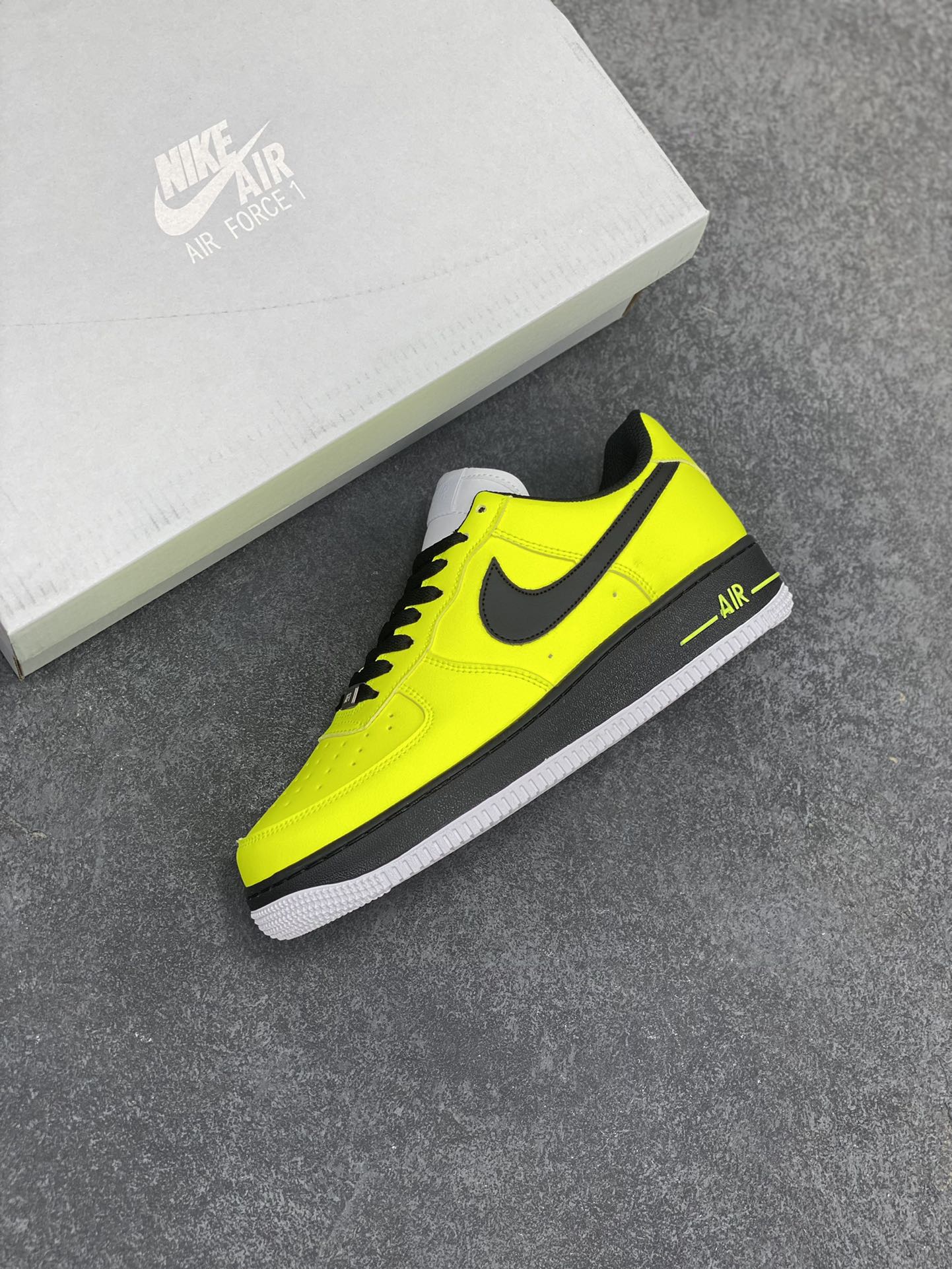 图片[7]-Nike Air Force 1 Low 空军一号低帮百搭休闲运动板鞋。柔软、弹性十足的缓震性能和出色的中底设计，横跨复古与现代的外型结合，造就出风靡全球三十多年的Force 1，直到今天还深受青睐。 货号：CW2288-111 尺码：36 36.5 37.5 38 38.5 39 40 40.5 41 42 42.5 43 44 44.5 45-选品中心