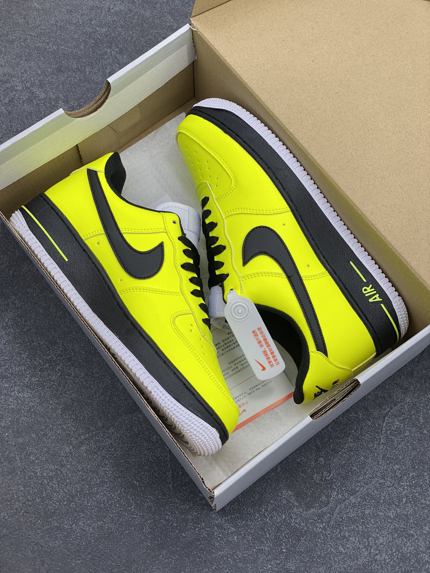 图片[9]-Nike Air Force 1 Low 空军一号低帮百搭休闲运动板鞋。柔软、弹性十足的缓震性能和出色的中底设计，横跨复古与现代的外型结合，造就出风靡全球三十多年的Force 1，直到今天还深受青睐。 货号：CW2288-111 尺码：36 36.5 37.5 38 38.5 39 40 40.5 41 42 42.5 43 44 44.5 45-选品中心