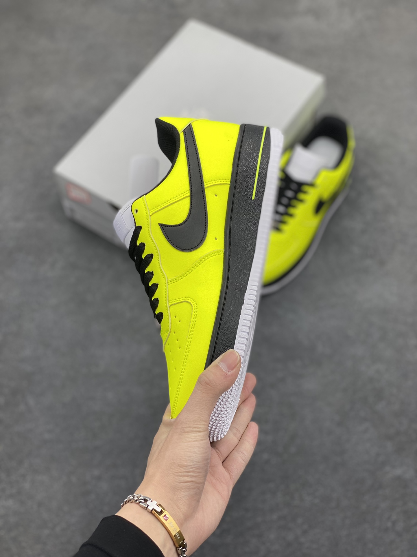 图片[3]-Nike Air Force 1 Low 空军一号低帮百搭休闲运动板鞋。柔软、弹性十足的缓震性能和出色的中底设计，横跨复古与现代的外型结合，造就出风靡全球三十多年的Force 1，直到今天还深受青睐。 货号：CW2288-111 尺码：36 36.5 37.5 38 38.5 39 40 40.5 41 42 42.5 43 44 44.5 45-选品中心