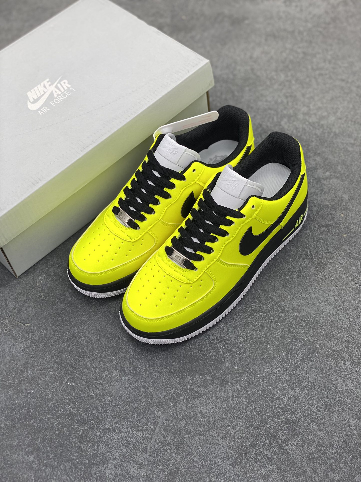 图片[8]-Nike Air Force 1 Low 空军一号低帮百搭休闲运动板鞋。柔软、弹性十足的缓震性能和出色的中底设计，横跨复古与现代的外型结合，造就出风靡全球三十多年的Force 1，直到今天还深受青睐。 货号：CW2288-111 尺码：36 36.5 37.5 38 38.5 39 40 40.5 41 42 42.5 43 44 44.5 45-选品中心