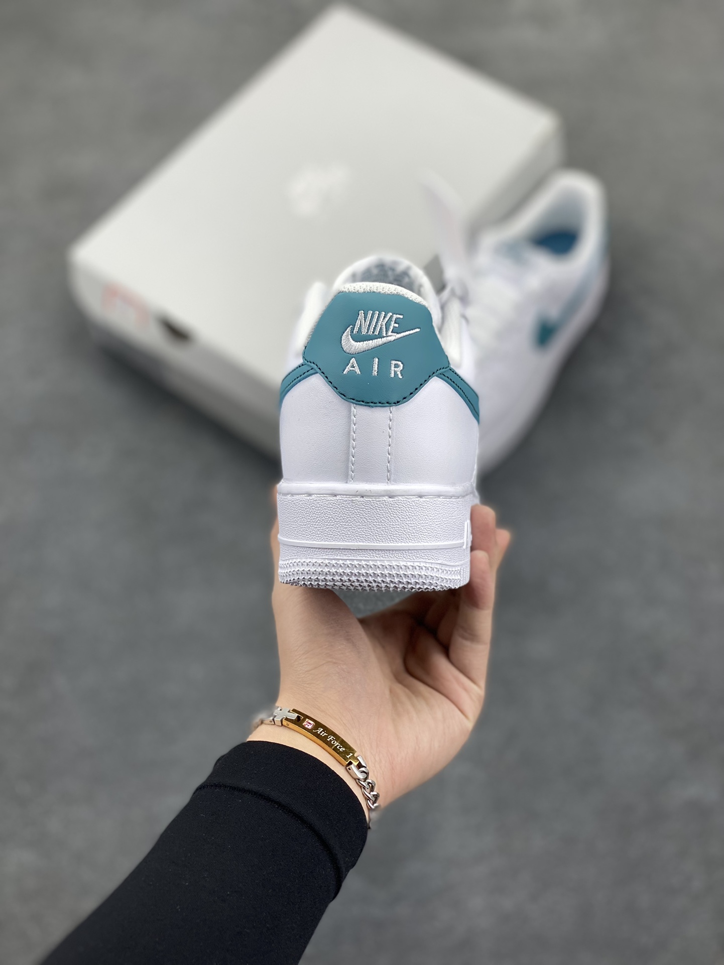 图片[4]-Nk Air Force 1\’07 Low 蓝绿勾 空军一号低帮休闲板鞋 原楦头原纸板 打造纯正空军版型#专注外贸渠道 全掌内置蜂窝气垫 #原盒配件 原厂中底钢印、拉帮完美 货号：FJ4146-114 尺码：35.5 36 36.5 37.5 38 38.5 39 40 40.5 41 42 42.5 43 44 44.5 45-选品中心