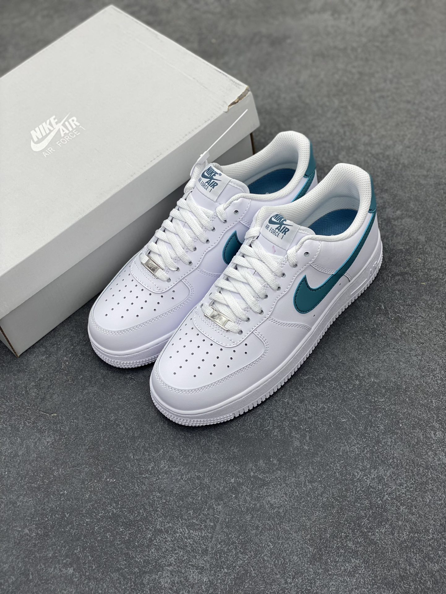 图片[8]-Nk Air Force 1\’07 Low 蓝绿勾 空军一号低帮休闲板鞋 原楦头原纸板 打造纯正空军版型#专注外贸渠道 全掌内置蜂窝气垫 #原盒配件 原厂中底钢印、拉帮完美 货号：FJ4146-114 尺码：35.5 36 36.5 37.5 38 38.5 39 40 40.5 41 42 42.5 43 44 44.5 45-选品中心