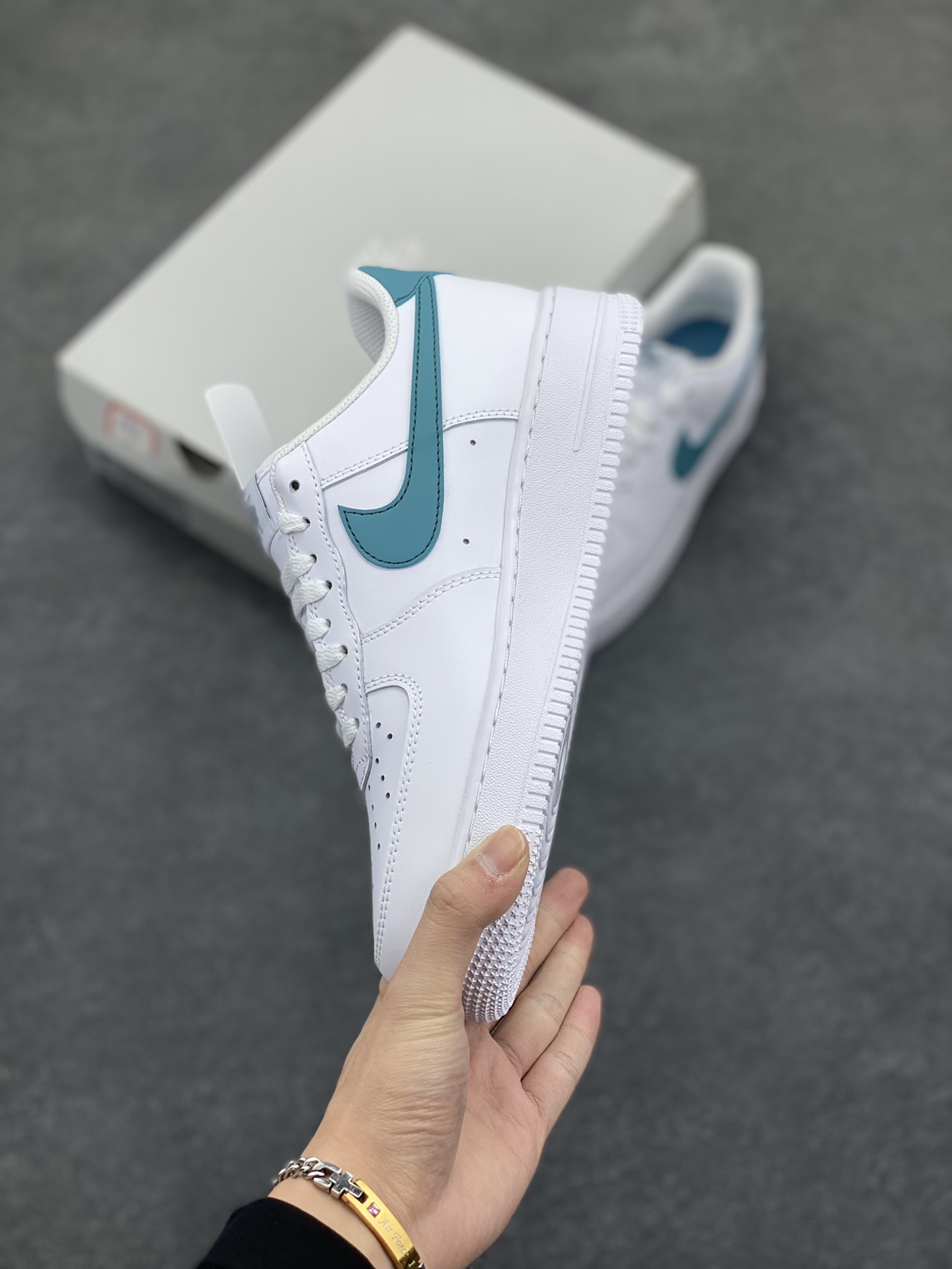 图片[3]-Nk Air Force 1\’07 Low 蓝绿勾 空军一号低帮休闲板鞋 原楦头原纸板 打造纯正空军版型#专注外贸渠道 全掌内置蜂窝气垫 #原盒配件 原厂中底钢印、拉帮完美 货号：FJ4146-114 尺码：35.5 36 36.5 37.5 38 38.5 39 40 40.5 41 42 42.5 43 44 44.5 45-选品中心