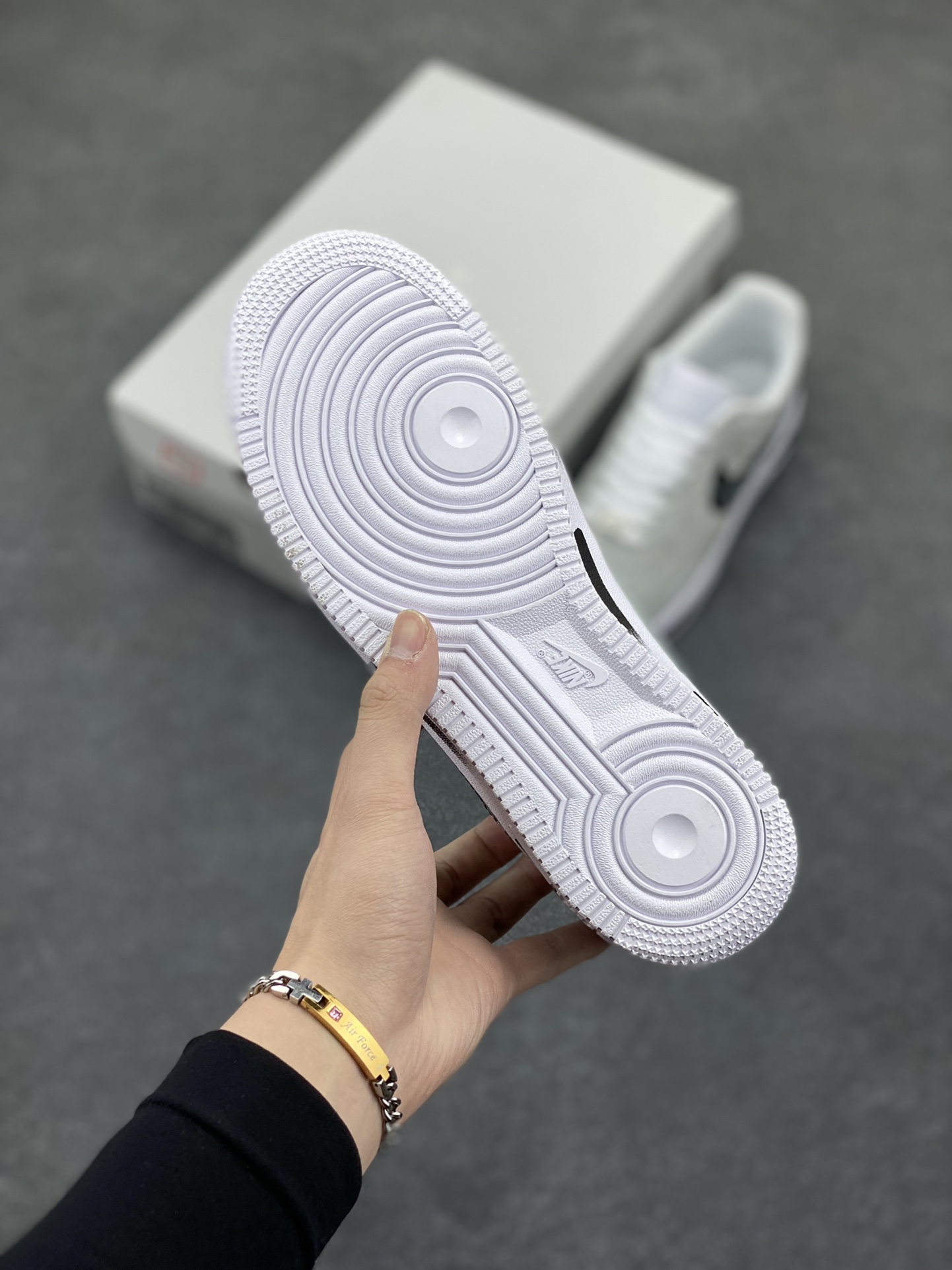图片[5]-Nike Air Force 1 Low ’07 暗影骑士 灰白黑 配色 空军一号低帮休闲板鞋 原厂定制皮料 定制鞋盒 原楦原纸板 纯正版型 正品NFC感应芯片 高清洁度 内置全掌气垫 货号：CW2288-111 尺码：36 36.5 37.5 38 38.5 39 40 40.5 41 42 42.5 43 44 44.5 45-选品中心