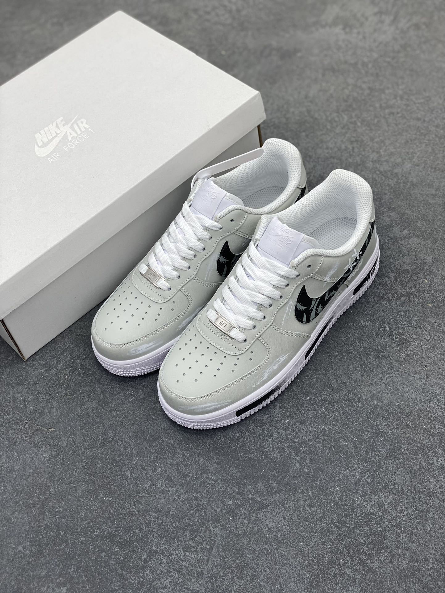 图片[8]-Nike Air Force 1 Low ’07 暗影骑士 灰白黑 配色 空军一号低帮休闲板鞋 原厂定制皮料 定制鞋盒 原楦原纸板 纯正版型 正品NFC感应芯片 高清洁度 内置全掌气垫 货号：CW2288-111 尺码：36 36.5 37.5 38 38.5 39 40 40.5 41 42 42.5 43 44 44.5 45-选品中心