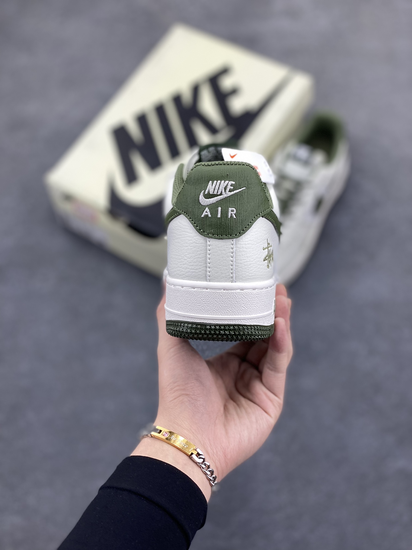 图片[4]-Nike Air Force 1 Low 空军一号低帮百搭休闲运动板鞋。柔软、弹性十足的缓震性能和出色的中底设计，横跨复古与现代的外型结合，造就出风靡全球三十多年的Force 1，直到今天还深受青睐。 货号：XZ3328-002 尺码：36 36.5 37.5 38 38.5 39 40 40.5 41 42 42.5 43 44 44.5 45-选品中心