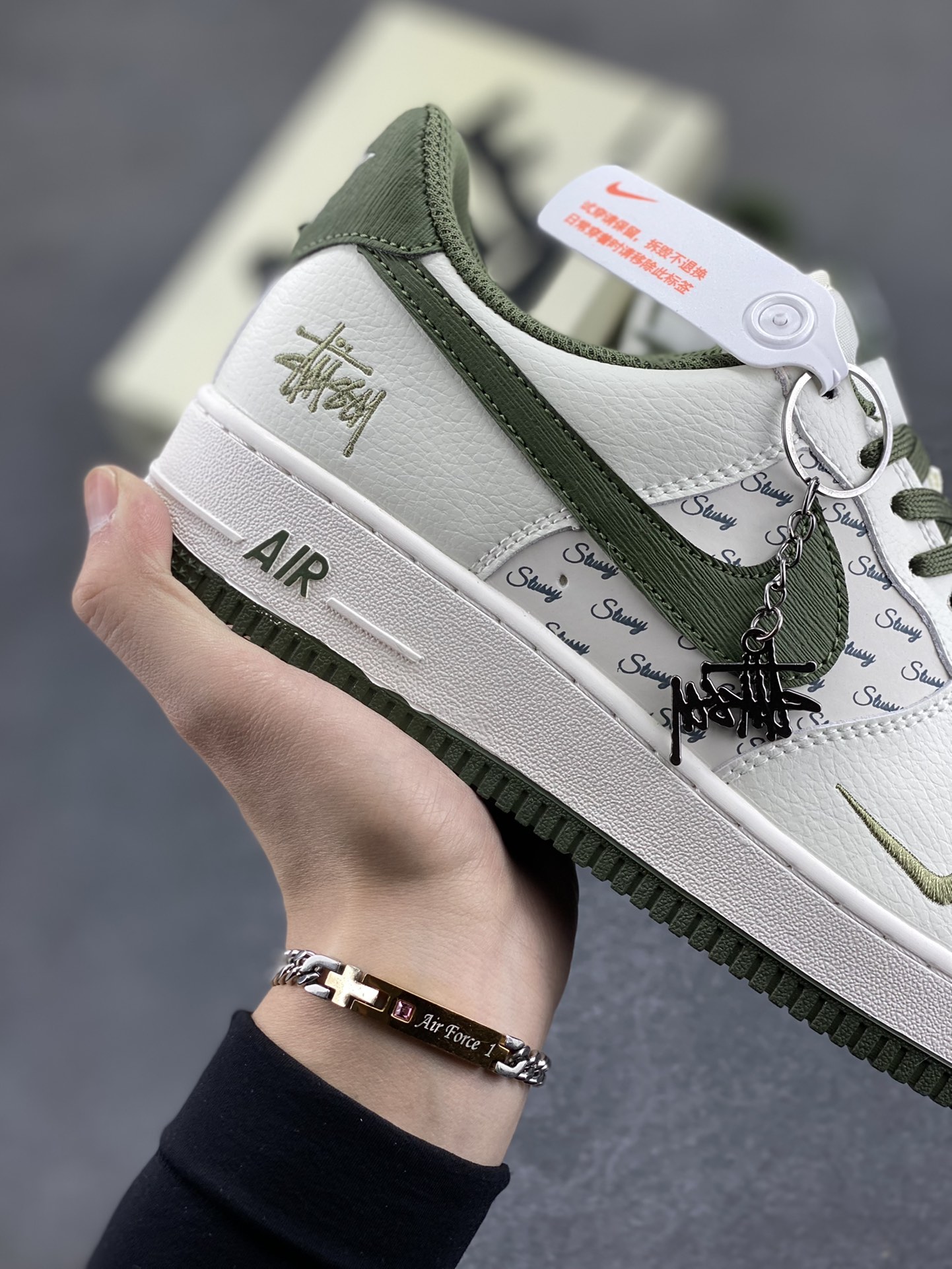 图片[6]-Nike Air Force 1 Low 空军一号低帮百搭休闲运动板鞋。柔软、弹性十足的缓震性能和出色的中底设计，横跨复古与现代的外型结合，造就出风靡全球三十多年的Force 1，直到今天还深受青睐。 货号：XZ3328-002 尺码：36 36.5 37.5 38 38.5 39 40 40.5 41 42 42.5 43 44 44.5 45-选品中心