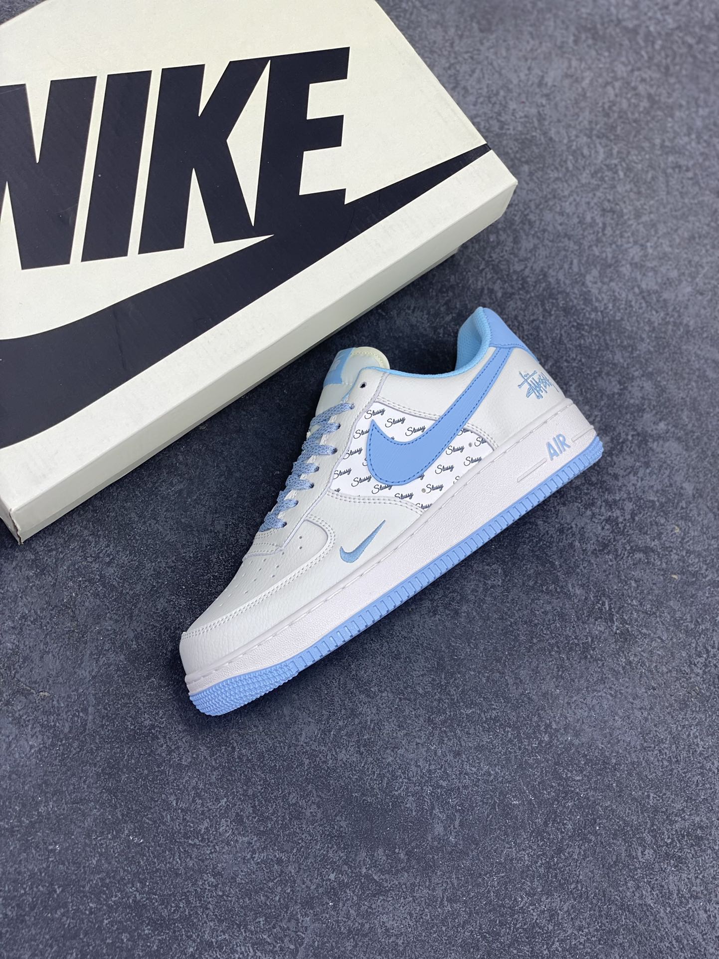 图片[7]-Nike Air Force 1 Low 空军一号低帮百搭休闲运动板鞋。柔软、弹性十足的缓震性能和出色的中底设计，横跨复古与现代的外型结合，造就出风靡全球三十多年的Force 1，直到今天还深受青睐。 货号：XZ3328-023 尺码：36 36.5 37.5 38 38.5 39 40 40.5 41 42 42.5 43 44 44.5 45-选品中心