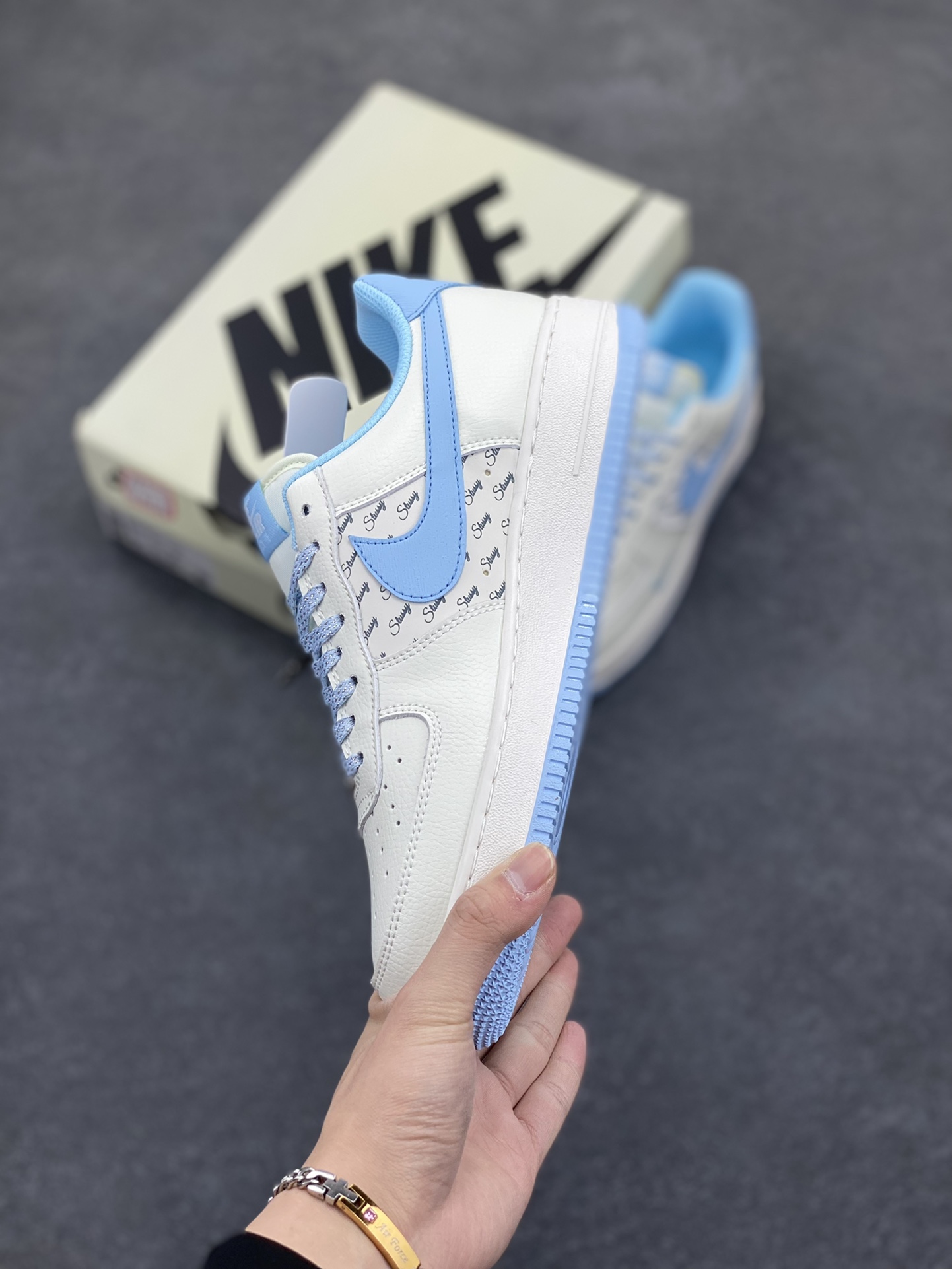 图片[3]-Nike Air Force 1 Low 空军一号低帮百搭休闲运动板鞋。柔软、弹性十足的缓震性能和出色的中底设计，横跨复古与现代的外型结合，造就出风靡全球三十多年的Force 1，直到今天还深受青睐。 货号：XZ3328-023 尺码：36 36.5 37.5 38 38.5 39 40 40.5 41 42 42.5 43 44 44.5 45-选品中心