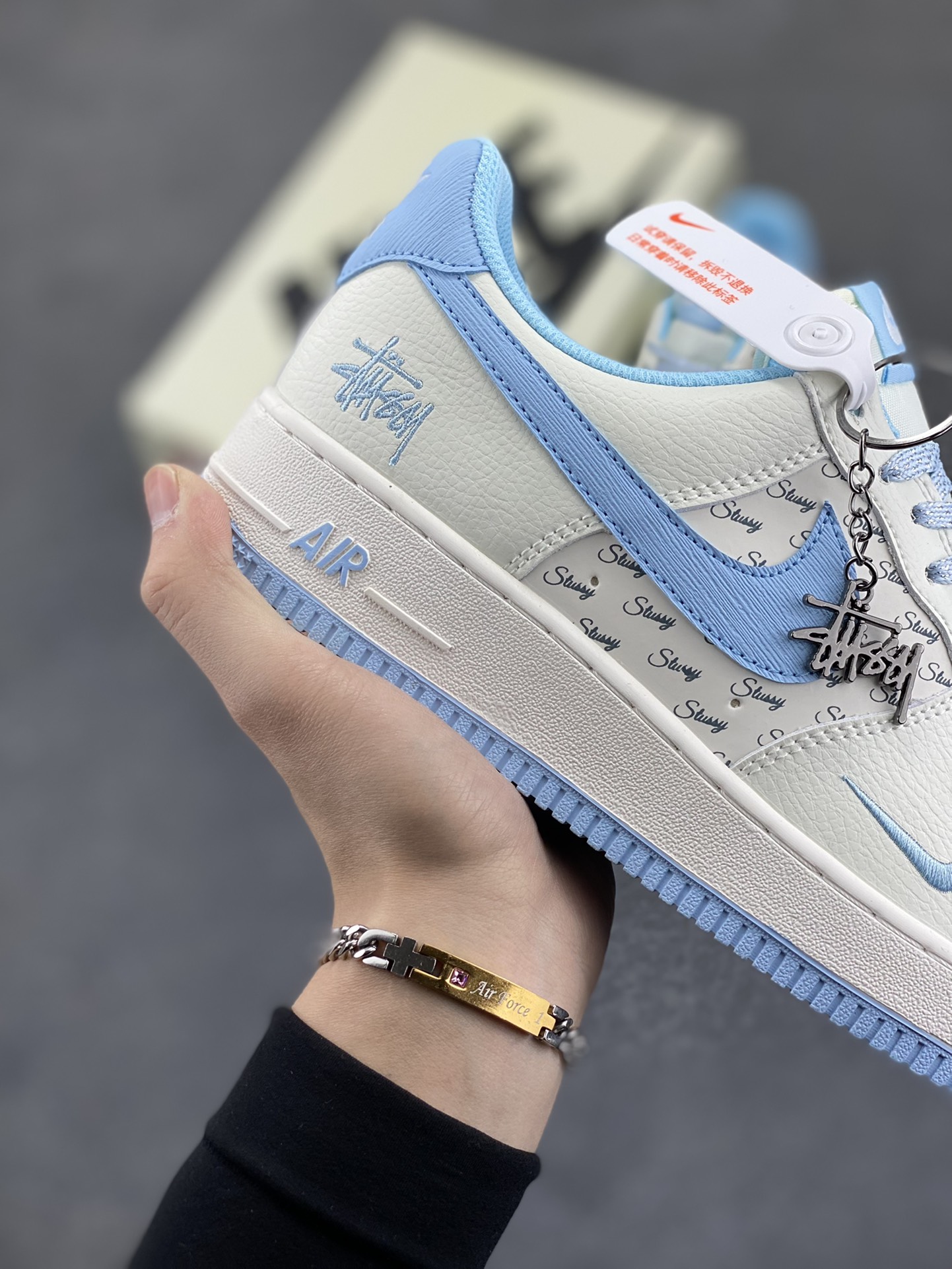 图片[6]-Nike Air Force 1 Low 空军一号低帮百搭休闲运动板鞋。柔软、弹性十足的缓震性能和出色的中底设计，横跨复古与现代的外型结合，造就出风靡全球三十多年的Force 1，直到今天还深受青睐。 货号：XZ3328-023 尺码：36 36.5 37.5 38 38.5 39 40 40.5 41 42 42.5 43 44 44.5 45-选品中心