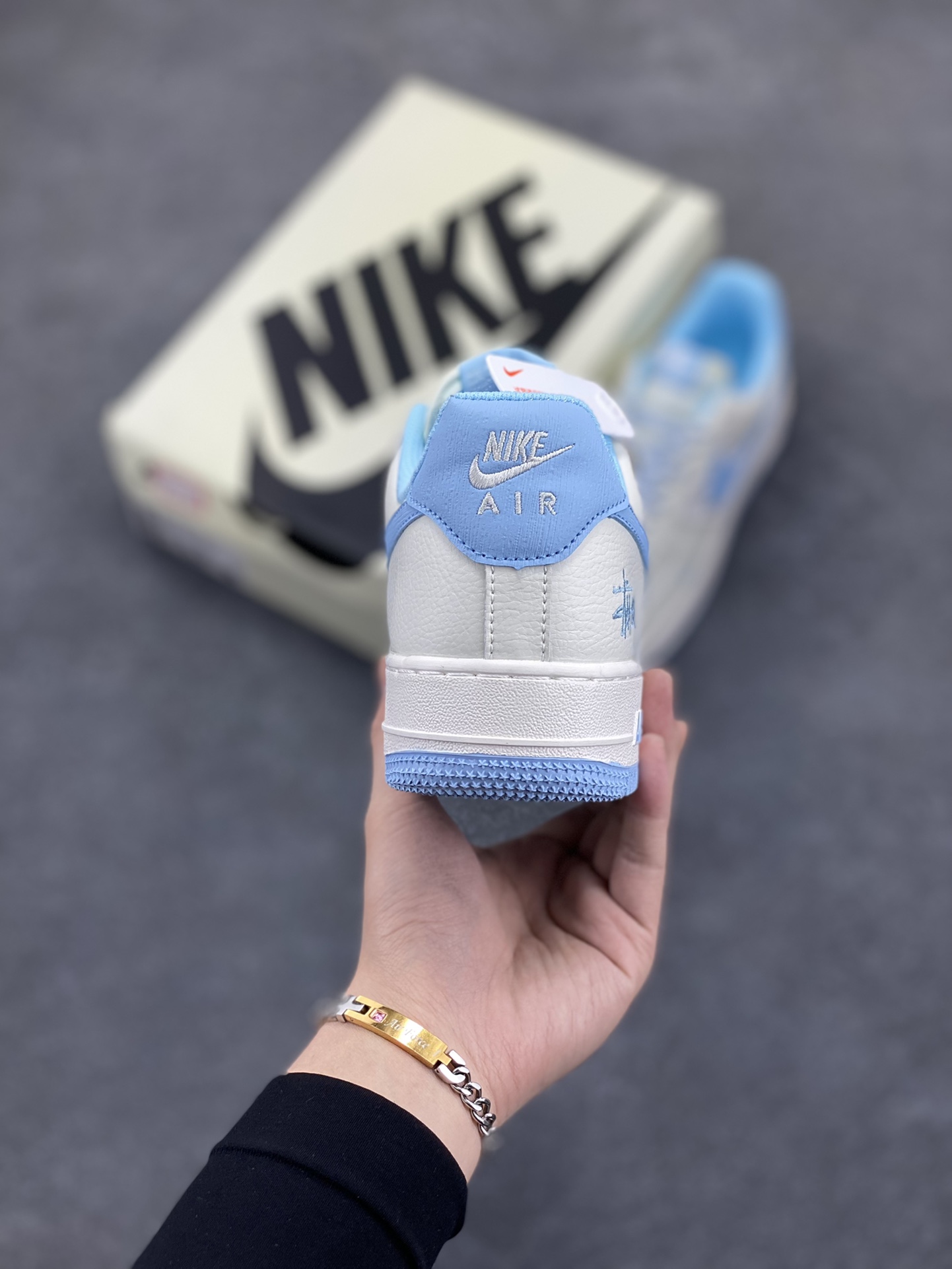 图片[4]-Nike Air Force 1 Low 空军一号低帮百搭休闲运动板鞋。柔软、弹性十足的缓震性能和出色的中底设计，横跨复古与现代的外型结合，造就出风靡全球三十多年的Force 1，直到今天还深受青睐。 货号：XZ3328-023 尺码：36 36.5 37.5 38 38.5 39 40 40.5 41 42 42.5 43 44 44.5 45-选品中心