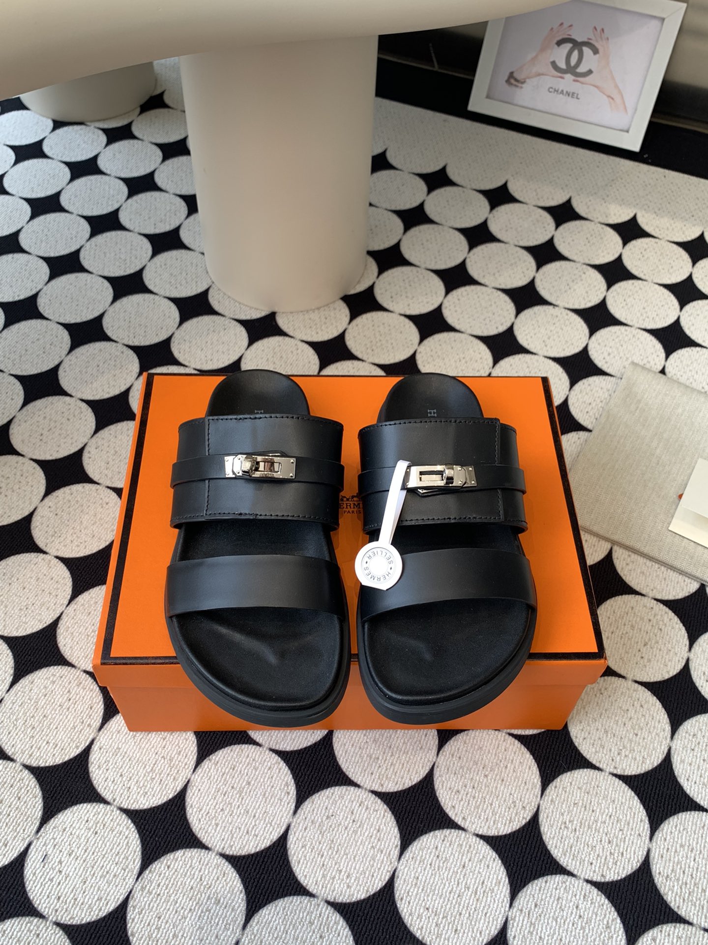 NO:233081,Men's 10ΗERMES Hermes new spring and summer couple's model, all mixed-bred sheepskin, purchase the counter original, genuine one-to-one development, all details, materials, all the same as what you bought in the counter, welcome to compare details, code count: 35-45 (44.45 custom made, no return or exchange), slippers, hermes, slippers, sheepskin19860909男10ΗERMES 爱马仕新款春夏 情侣款 全混种羊皮 专柜购买原版 正品一比一开发 所有细节 材料 全部跟你在专柜买到的都一样 欢迎细节对比 码数:35-45（44.45订做不退不换）,拖鞋,hermes,slippers,sheepskin,Women's Shoes