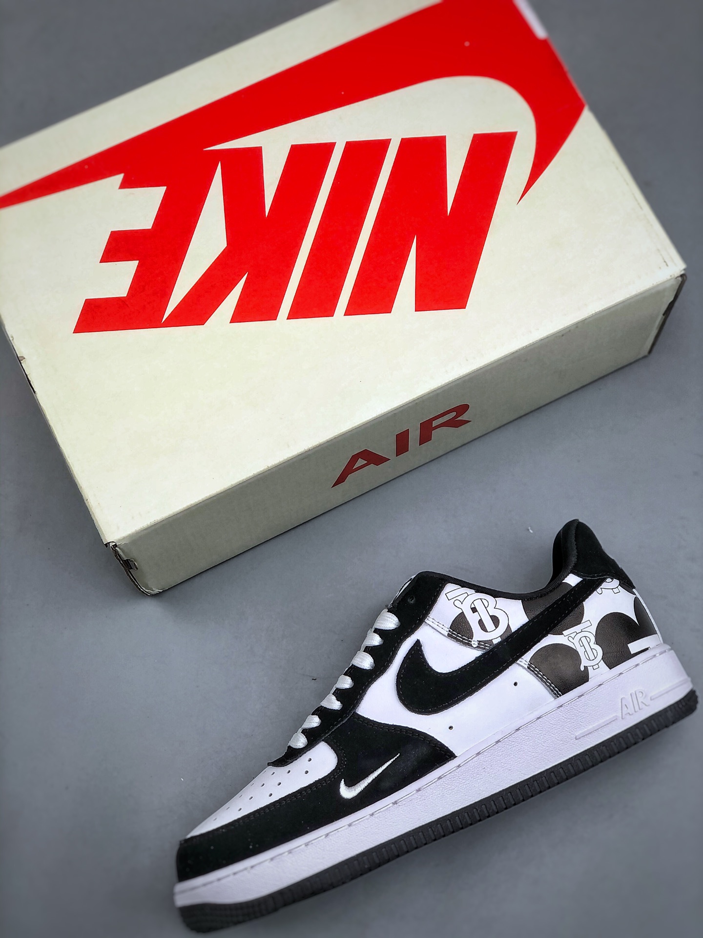 💰300K  Nk Air Force 1‘07 Low 巴宝莉联名 黑白奶牛 空军一号低帮休闲板鞋 #原楦头原纸板 原装鞋盒 定制五金配件 内置全掌气垫 原厂鞋底货号：DF0188-029 尺码：36-45（半）