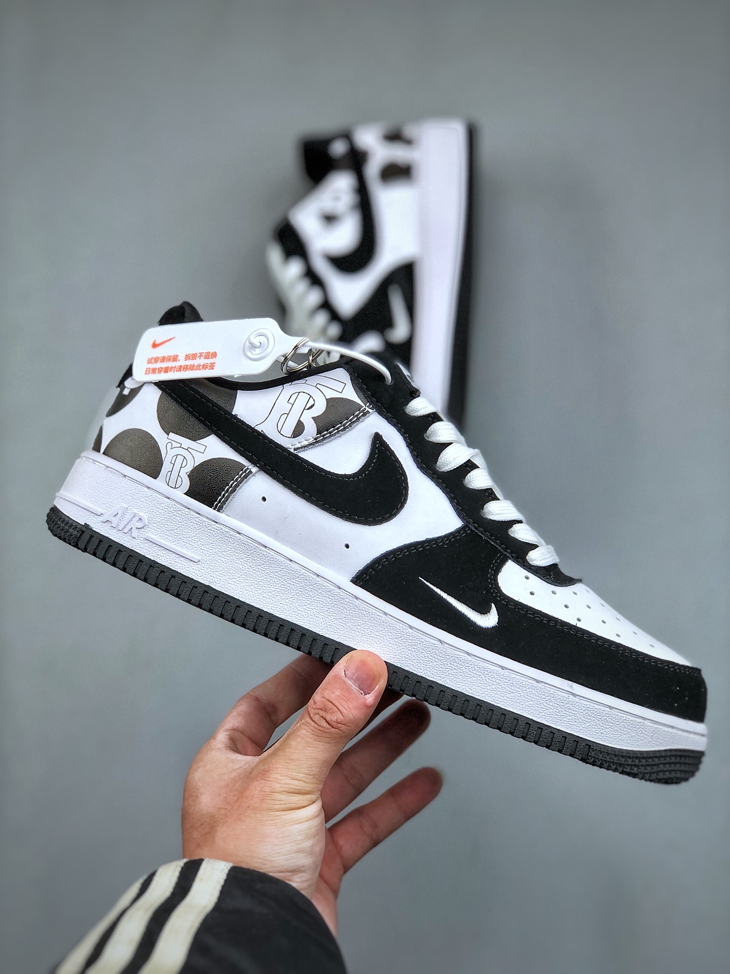 💰300K  Nk Air Force 1‘07 Low 巴宝莉联名 黑白奶牛 空军一号低帮休闲板鞋 #原楦头原纸板 原装鞋盒 定制五金配件 内置全掌气垫 原厂鞋底货号：DF0188-029 尺码：36-45（半）