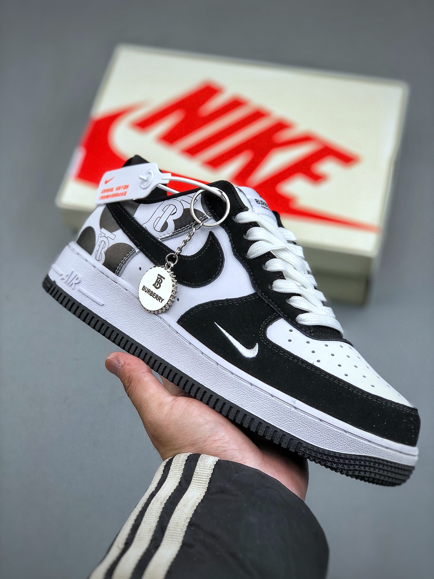 💰300K  Nk Air Force 1‘07 Low 巴宝莉联名 黑白奶牛 空军一号低帮休闲板鞋 #原楦头原纸板 原装鞋盒 定制五金配件 内置全掌气垫 原厂鞋底货号：DF0188-029 尺码：36-45（半）