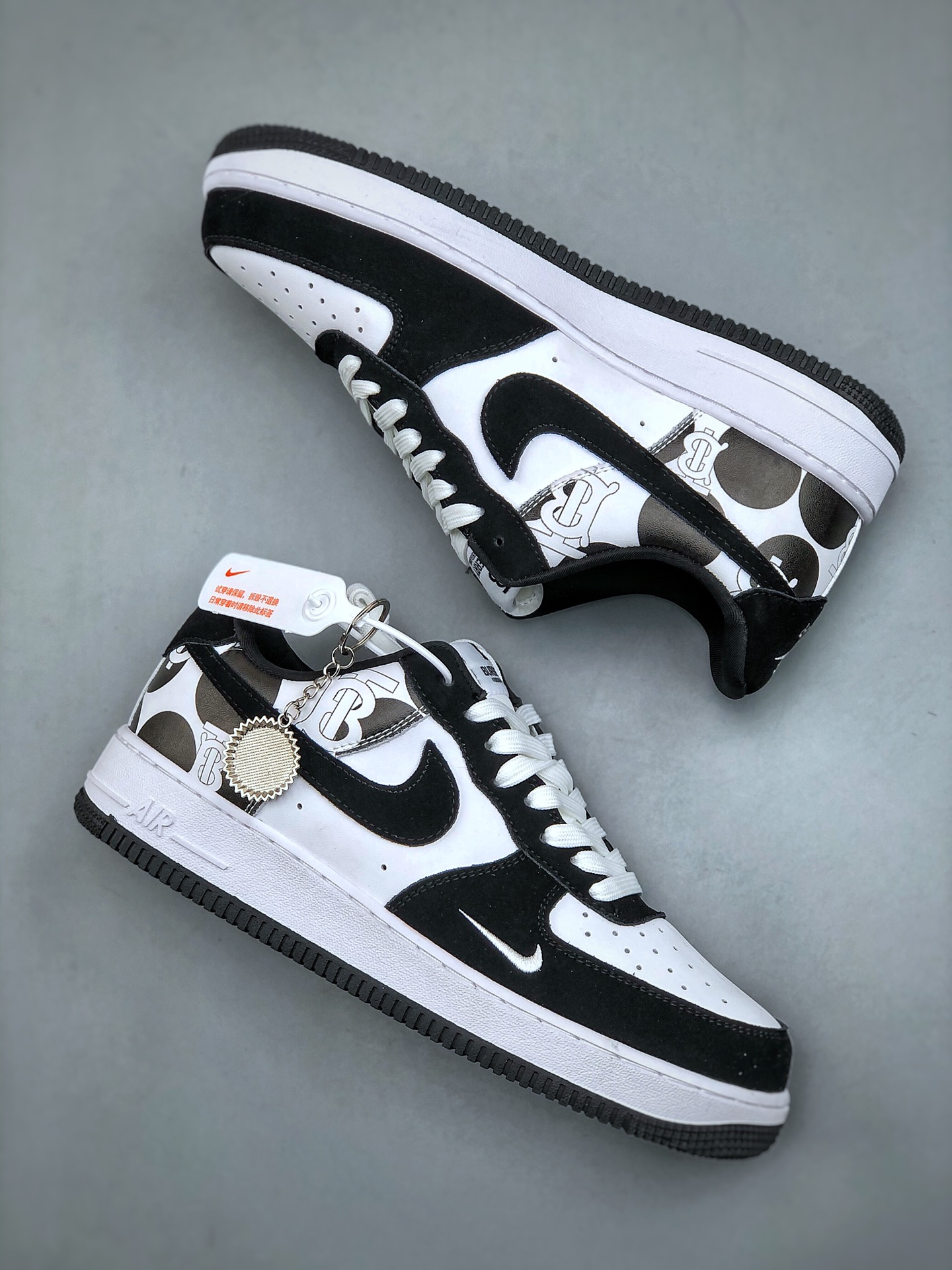 💰300K  Nk Air Force 1‘07 Low 巴宝莉联名 黑白奶牛 空军一号低帮休闲板鞋 #原楦头原纸板 原装鞋盒 定制五金配件 内置全掌气垫 原厂鞋底货号：DF0188-029 尺码：36-45（半）