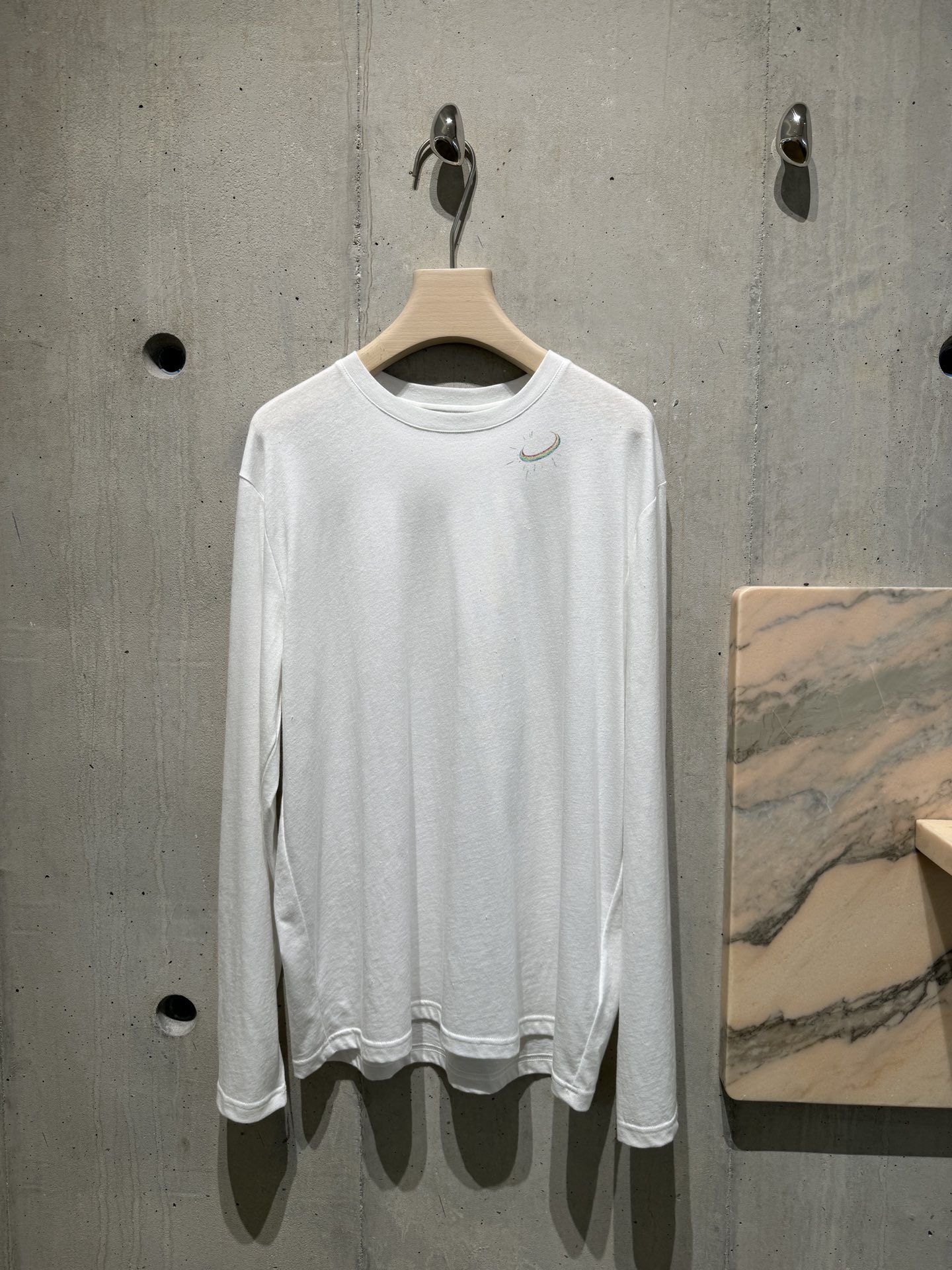 NO:312859,YS｜ New spring and summer style imported smudges tiny summer small sunscreen T-shirt feels relaxed. This piece doesn't need to be matched. It feels comfortable and comfortable once you wear it~ SML, spring and summer Moon print T,tees, t-shirt, alexander wang19860909YS｜ 春夏新款 进口蓝精天丝 夏日小 防晒罩衫T恤 感受到的松弛感 这件不用搭配 一穿就是舒适惬意的感觉~ SML,春夏  月亮印花T,tees，t-shirt,alexander wang,Women's clothing