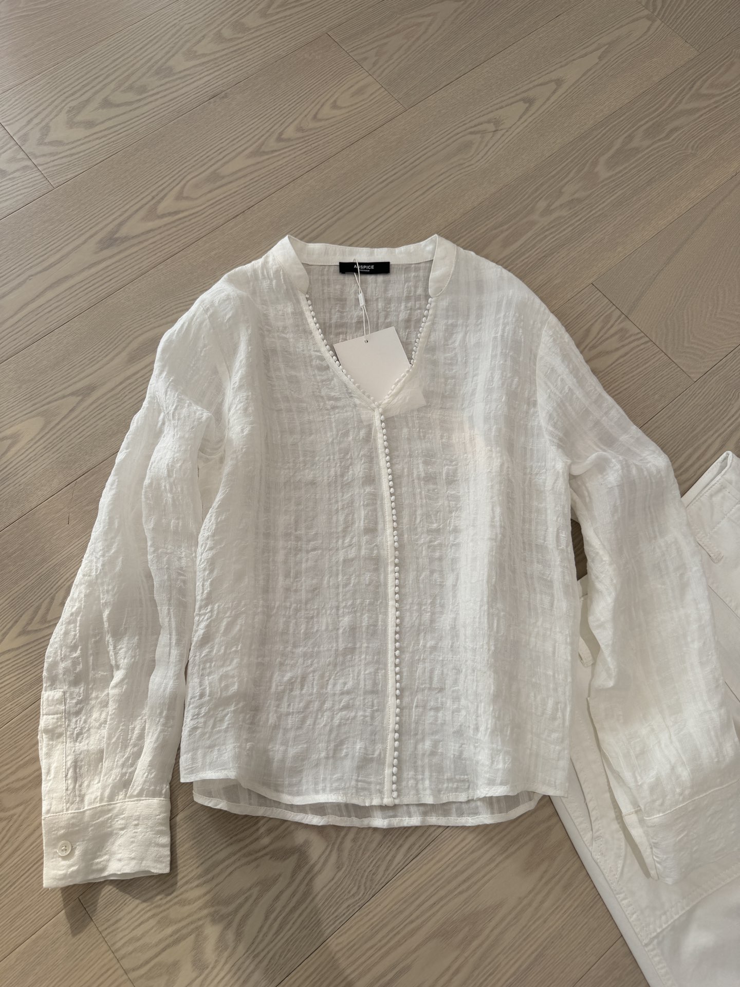 NO:312868,YS｜ Spring and summer new style linen jacquard shirt V-neck   heavy industry embroidery bead edges Daily commuting All holidays SML,,shirts,alexander wang19860909YS｜ 春夏新款 亚麻提花衬衫 V领 重工刺绣珠边 日常通勤 度假皆可  SML,,shirts,alexander wang,Women's clothing