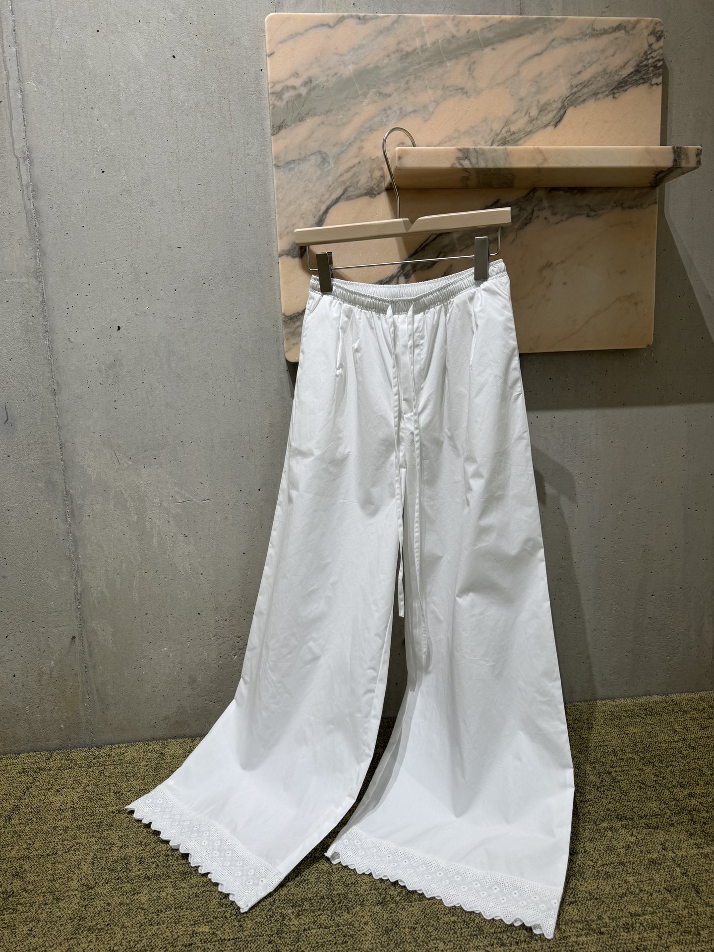 NO:312871,YS｜ Spring and summer new style Lao Qian comfort zone drawstring lace casual pants, comfortable to the point where you want to wear it as soon as you go out, slim and inclusive, extremely versatile~~ SML,,alexander wang19860909YS｜ 春夏新款 老钱舒适圈抽绳花边休闲裤 舒服到一出门就会想穿的程度 上身显瘦包容性强 极其百搭~~ SML,,alexander wang,Women's clothing