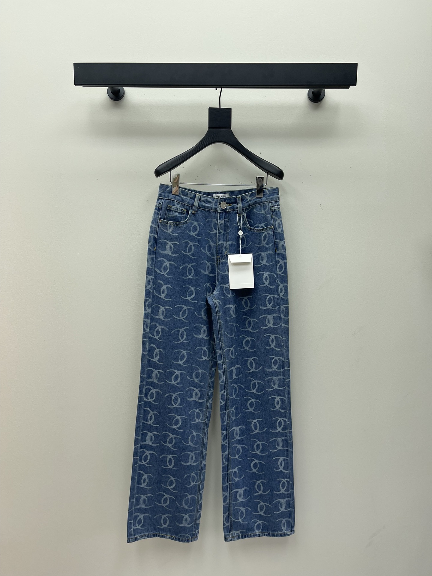 NO:312726,Chane*25 new Xiaoxiang Double C Print Wide Legs Cone Jeans!  A must-have item for white and rich beauty. The slimming artifact is so beautiful on the upper body!  Nostalgic retro printing and washing craftsmanship with fashionable and high-end tuning!  Original custom bead embroidered pockets!  Workmanship quality depends on details.SML AA2, chanel, jeans, alexander wang19860909Chane*25新款小香双C印花阔腿锥形牛仔裤！白富美必入单品.显瘦神器裤型上身超好看！怀旧复古拨印洗水工艺时髦又高级的调调！原版定制珠片刺绣缀饰口袋！做工品质看细节.SML AA2,,chanel,jeans,alexander wang,Women's clothing