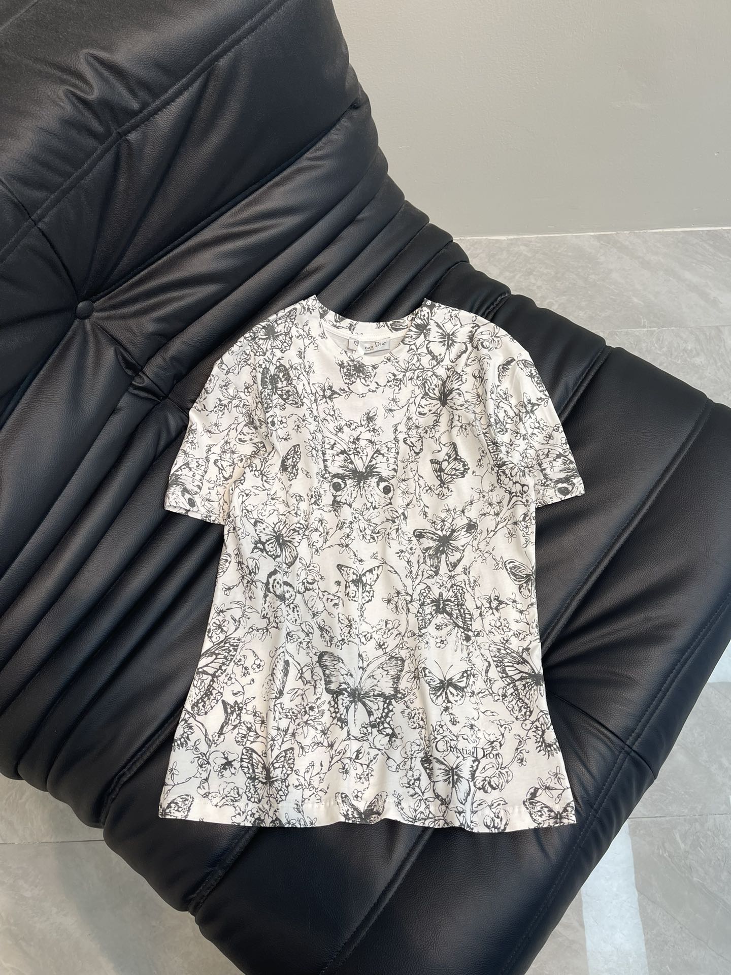 NO:313237,Dio*25 spring and summer new full-body butterfly printed short-sleeved T-shirt, high-end imported pure cotton fabric, classic style versatile and not picky, and the upper body is very beautiful!  SML, dior, T-shirt,tees, t-shirt,alexander wang19860909Dio*25春夏新款全身蝴蝶印花短袖T恤,高级进口纯棉面料,经典版型百搭不挑人,上身非常漂亮！SML,,dior,T-shirt,tees，t-shirt,alexander wang,Women's clothing
