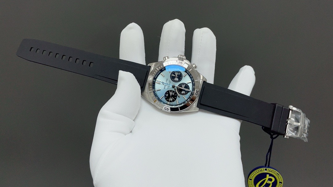 Breitling 今日推荐 子弹头 白壳蓝面 44mm B01计时机