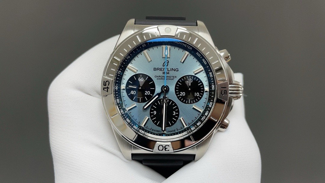 Breitling 今日推荐 子弹头 白壳蓝面 44mm B01计时机