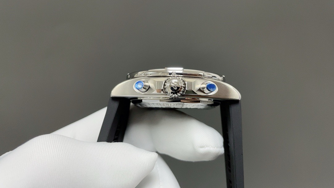 Breitling 今日推荐 子弹头 白壳蓝面 44mm B01计时机