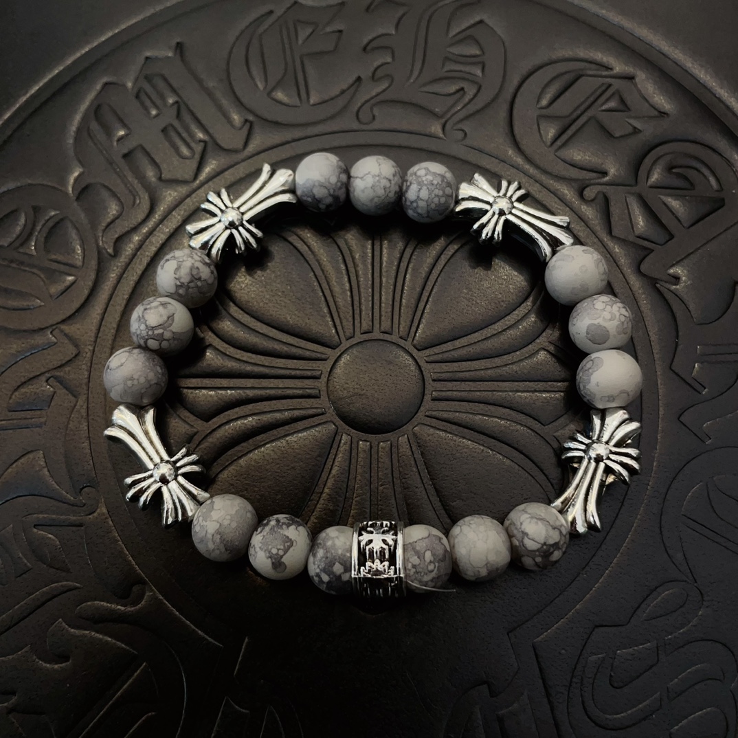 NO:115667,New [Counter Quality] Chrome Hearts Croxin Classic retro multi-element bracelet bracelets, different pattern design styles with different concave and convex shapes present a unique style. Cross Scout flowers are Croxin's ambitions, so they last longer. Genuine version of Chrome Hearts Croxin, differentiating the market's ordinary light version, matching the quality, looking at the details of the letter printing, retro old gray oxygen level. Seiko version!  !  !  Pure handmade ~ Authentic model opening must-have fashion and fashion, both men and women can wear it, same style for couples, original official website, rock punk style silver style, retro elements, trendy and versatile!  , jewelry boutique, chrome hearts, chrome hearts, bracelet19860909新款【专柜品质】Chrome Hearts克罗心 经典复古多元素手链手串,凹凸造型不同的花纹设计风格 呈现出与众不同 十字架 童军花是克罗心的志 所以更经久不衰 正品打版Chrome Hearts克罗心 区别市场普通轻版 对版对标品质 看字印细节 复古做旧灰氧程度.精工版本！！！ 纯手工打造 ～正品开模潮流时尚必备 男女均可佩戴 情侣同款 官网原版 摇滚朋克泰银风格 复古元素 潮流百搭！,饰品精品,chrome hearts,chrome hearts,bracelet,Jewelry