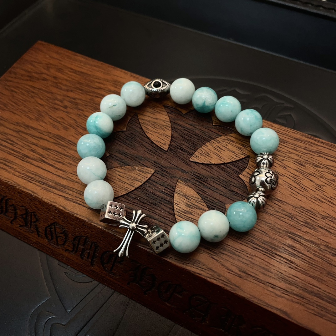 NO:115675,New [Counter Quality] Chrome Hearts Croxin classic retro multi-element bracelet bracelet with different concave and convex shapes presents unique styles Cross Scout flowers are Croxin's ambitions, so they last longer. Genuine version of Chrome Hearts Croxin, different from the market ordinary light version, benchmark the quality of the version, look at the details of the letter printing, the degree of retro old gray oxygen. Seiko version!  !  !  Pure handmade ~ Authentic model opening must-have fashion and fashion, both men and women can wear it, same style for couples, original official website, rock punk style silver style, retro elements, trendy and versatile!  , jewelry boutique, chrome hearts, chrome hearts, bracelet19860909新款【专柜品质】Chrome Hearts克罗心经典复古多元素手链手串,凹凸造型不同的花纹设计风格 呈现出与众不同 十字架 童军花是克罗心的志 所以更经久不衰 正品打版Chrome Hearts克罗心 区别市场普通轻版 对版对标品质 看字印细节 复古做旧灰氧程度.精工版本！！！ 纯手工打造 ～正品开模潮流时尚必备 男女均可佩戴 情侣同款 官网原版 摇滚朋克泰银风格 复古元素 潮流百搭！,饰品精品,chrome hearts,chrome hearts,bracelet,Jewelry