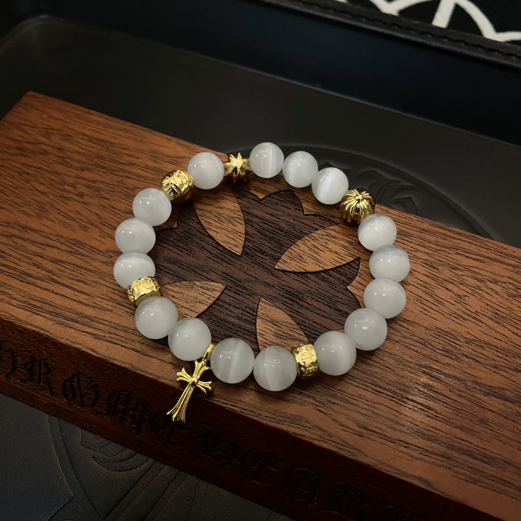 NO:115677,New [Counter Quality] Chrome Hearts Croxin classic retro multi-element cat eye bracelet bracelet with different concave and convex and concave design styles present uniqueness. Cross Scout flowers are Croxin's ambitions, so they last longer. Genuine version of Chrome Hearts Croxin, different from the market, benchmark the quality of the version, look at the details of the letter printing, the degree of retro old gray oxygen. Seiko version!  !  !  Pure handmade ~ Authentic model opening must-have fashion and fashion, both men and women can wear it, same style for couples, original official website, rock punk style silver style, retro elements, trendy and versatile!  , jewelry boutique, chrome hearts, chrome hearts, bracelet19860909新款【专柜品质】Chrome Hearts克罗心经典复古多元素猫眼石手链手串,凹凸造型不同的花纹设计风格 呈现出与众不同 十字架 童军花是克罗心的志 所以更经久不衰 正品打版Chrome Hearts克罗心 区别市场普通轻版 对版对标品质 看字印细节 复古做旧灰氧程度.精工版本！！！ 纯手工打造 ～正品开模潮流时尚必备 男女均可佩戴 情侣同款 官网原版 摇滚朋克泰银风格 复古元素 潮流百搭！,饰品精品,chrome hearts,chrome hearts,bracelet,Jewelry