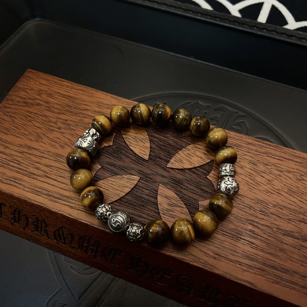 NO:115679,New [Counter Quality] Chrome Hearts Croxin classic retro multi-element tiger-eye stone bracelet bracelet with different concave and convex and concave design styles present uniqueness Cross Scout flowers are Croxin's ambitions, so they last longer. Genuine version Chrome Hearts Croxin is different from the market ordinary light version, match the quality of the version, look at the details of the letter printing, the degree of retro old gray oxygen. Seiko version!  !  !  Pure handmade ~ Authentic model opening must-have fashion and fashion, both men and women can wear it, same style for couples, original official website, rock punk style silver style, retro elements, trendy and versatile!  , jewelry boutique, chrome hearts, chrome hearts, bracelet19860909新款【专柜品质】Chrome Hearts克罗心经典复古多元素虎眼石手链手串,凹凸造型不同的花纹设计风格 呈现出与众不同 十字架 童军花是克罗心的志 所以更经久不衰 正品打版Chrome Hearts克罗心 区别市场普通轻版 对版对标品质 看字印细节 复古做旧灰氧程度.精工版本！！！ 纯手工打造 ～正品开模潮流时尚必备 男女均可佩戴 情侣同款 官网原版 摇滚朋克泰银风格 复古元素 潮流百搭！,饰品精品,chrome hearts,chrome hearts,bracelet,Jewelry